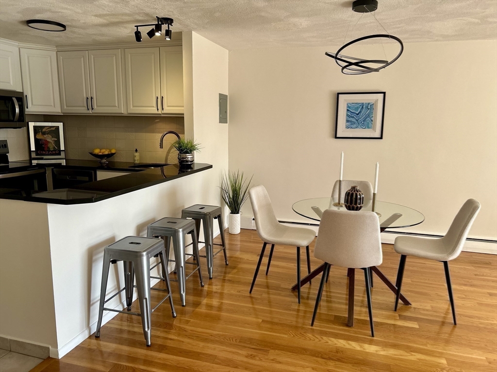 Watertown, Massachusetts, 02472, United States, 2 Bedrooms Bedrooms, ,1 BathroomBathrooms,Residential,For Sale,1951365