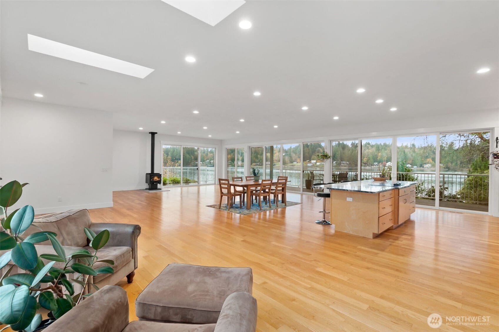 Shelton, Washington, 98584, United States, 3 Bedrooms Bedrooms, ,2 BathroomsBathrooms,Residential,For Sale,1992826