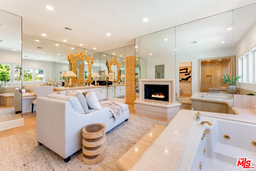 Beverly Hills, California, 90210, United States, 6 Bedrooms Bedrooms, ,8 BathroomsBathrooms,Residential,For Sale,1926509
