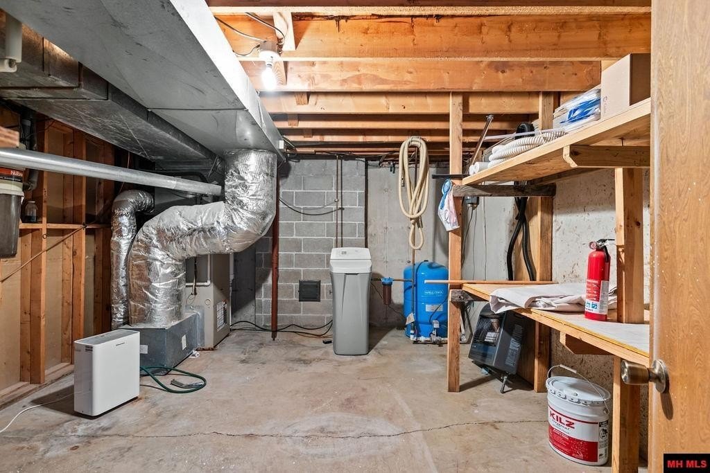 Gainesville, Missouri, 65655, United States, 4 Bedrooms Bedrooms, ,3 BathroomsBathrooms,Residential,For Sale,1979779