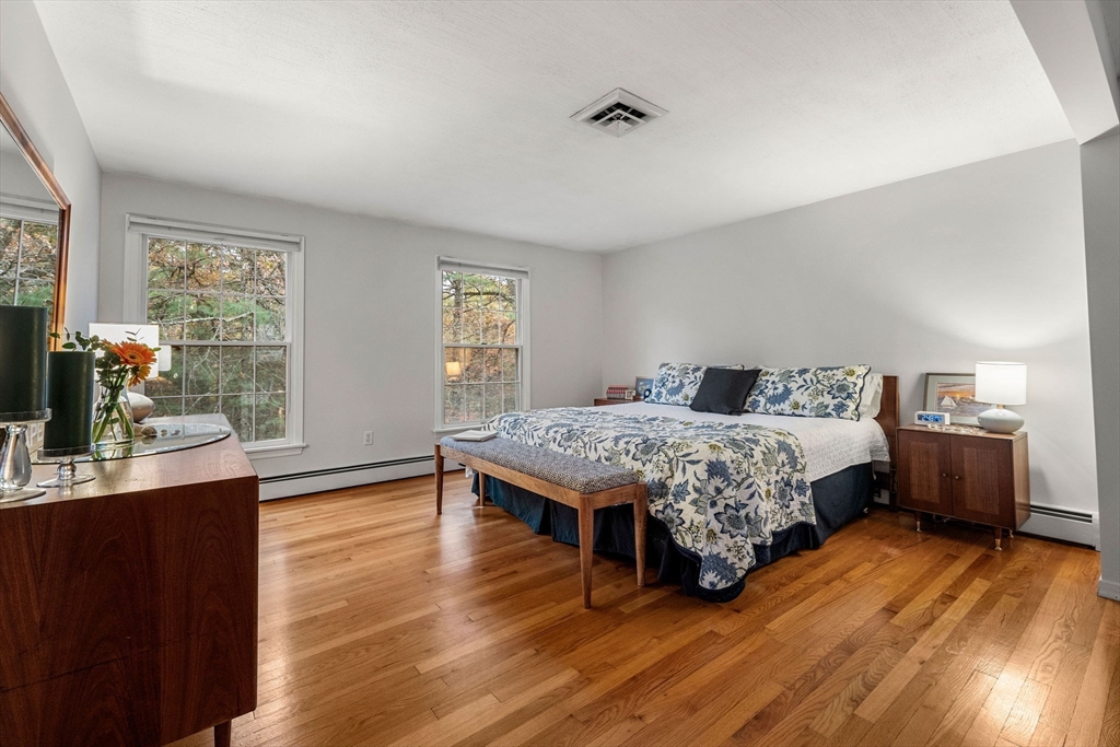 Andover, Massachusetts, 01810, United States, 4 Bedrooms Bedrooms, ,3 BathroomsBathrooms,Residential,For Sale,1987628