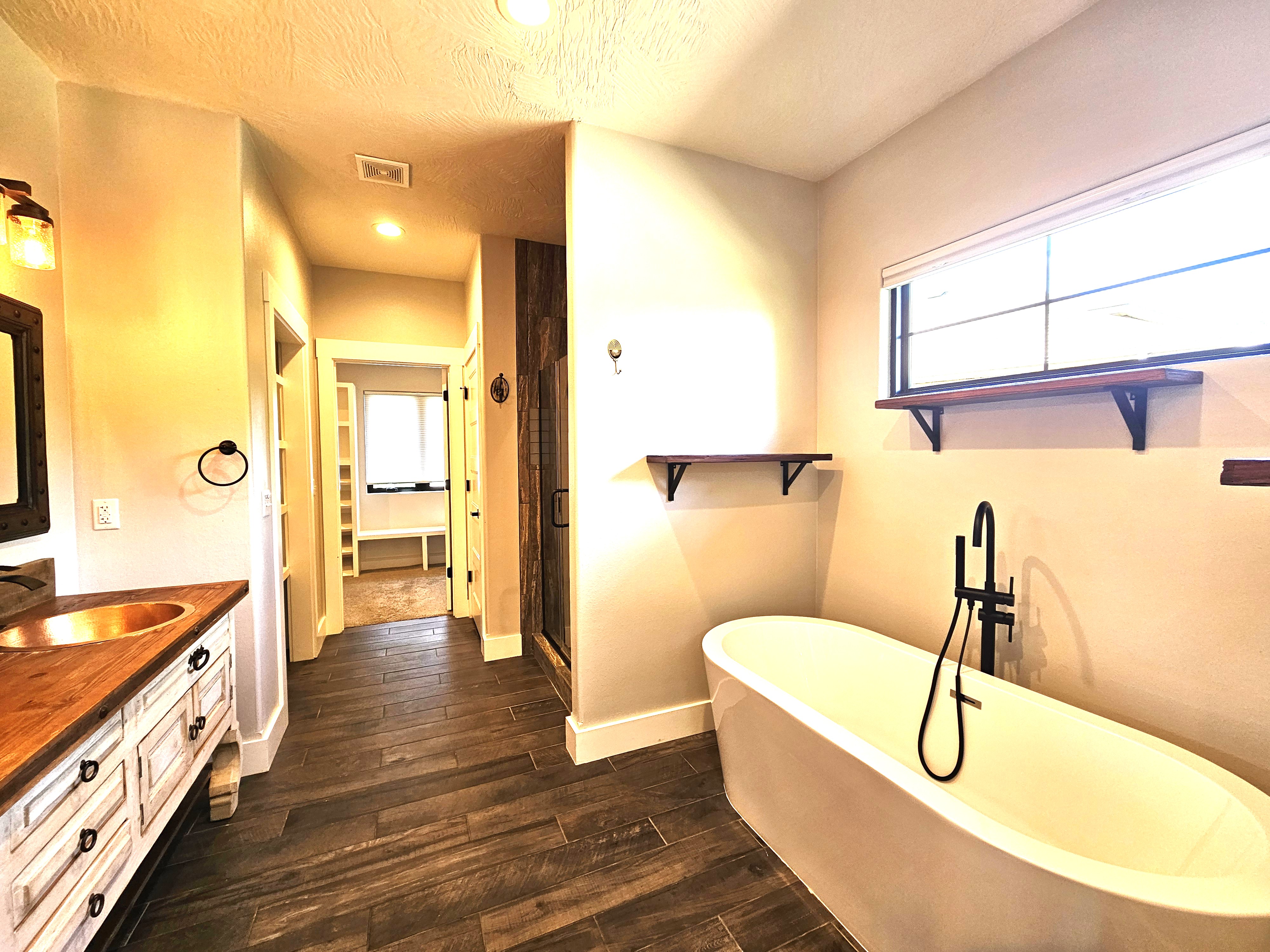 SPRINGFIELD, Missouri, 65804, United States, 4 Bedrooms Bedrooms, ,4 BathroomsBathrooms,Residential,For Sale,1996433