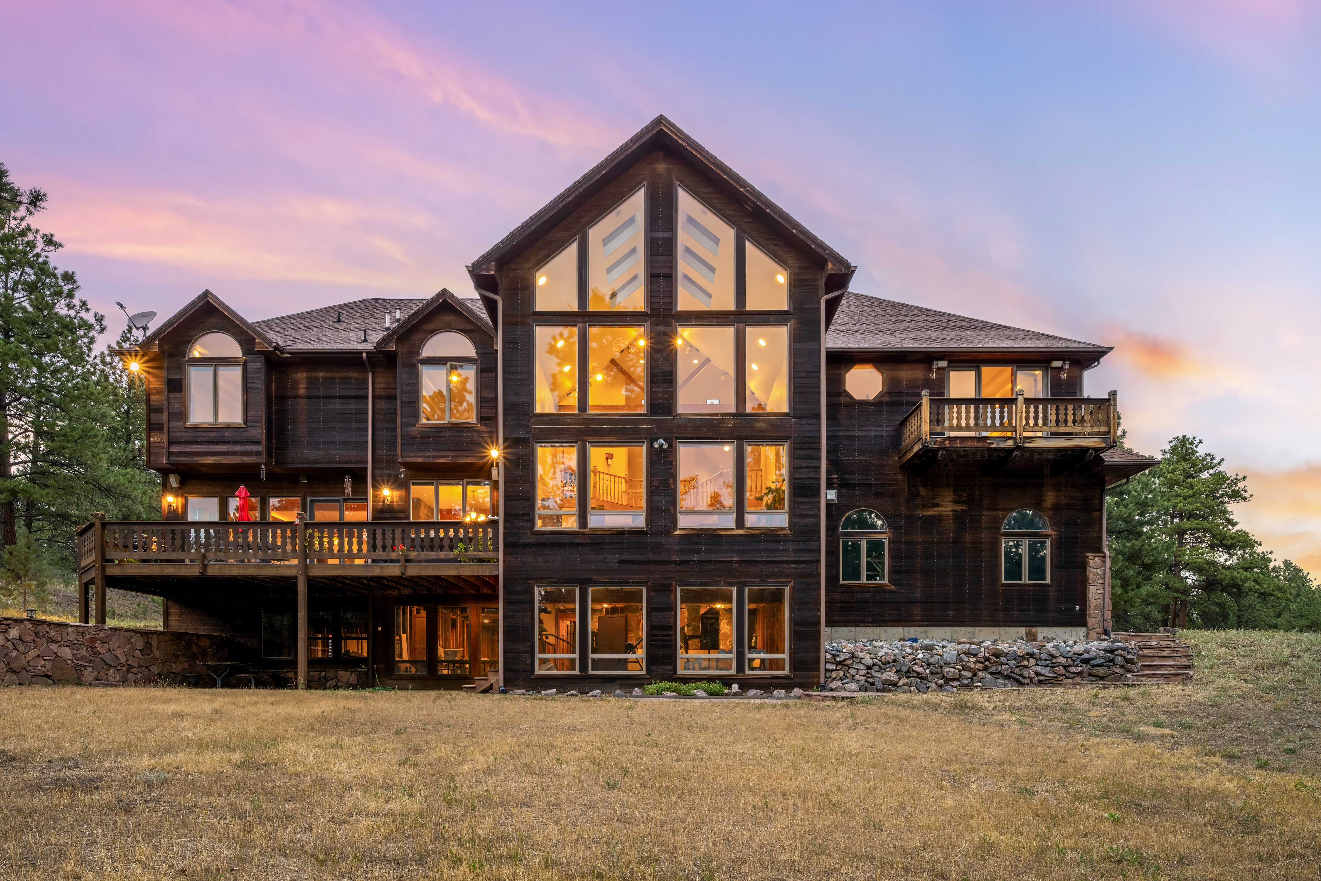  Colorado Living in Impressive 8,200 sq ft Home Backing to Pike National Forest - 物件實景