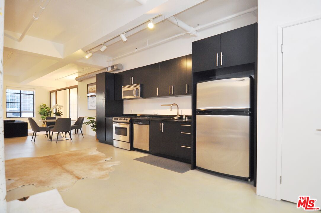 Los Angeles, California, 90014, United States, 1 Bedroom Bedrooms, ,1 BathroomBathrooms,Residential,For Sale,1777203