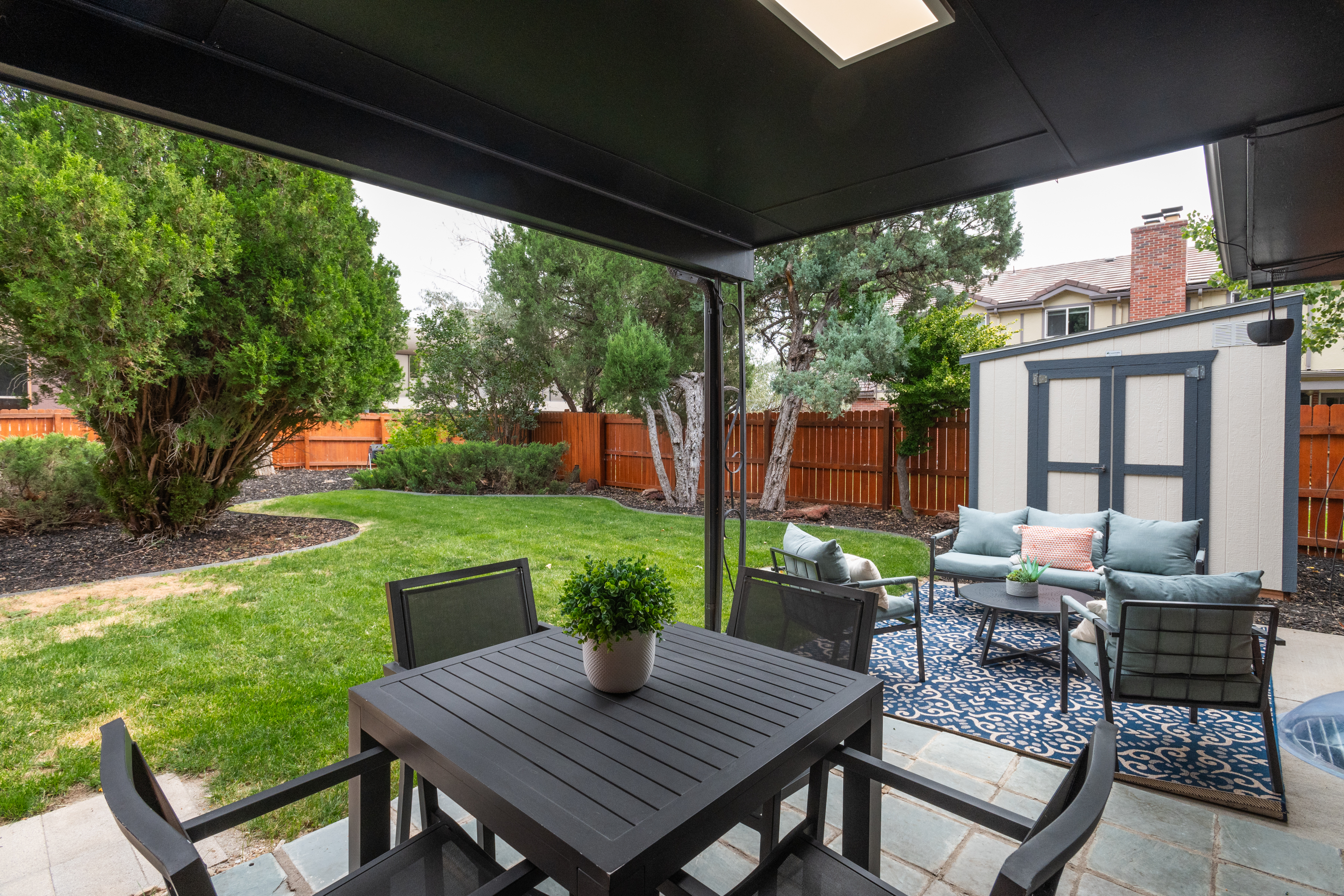  Updated, move-in ready home offers a bright, inviting floor plan - 物件實景