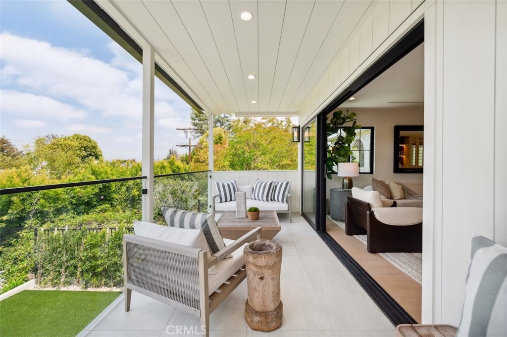 Sherman Oaks, California, 91423, United States, 4 Bedrooms Bedrooms, ,6 BathroomsBathrooms,Residential,For Sale,1960498