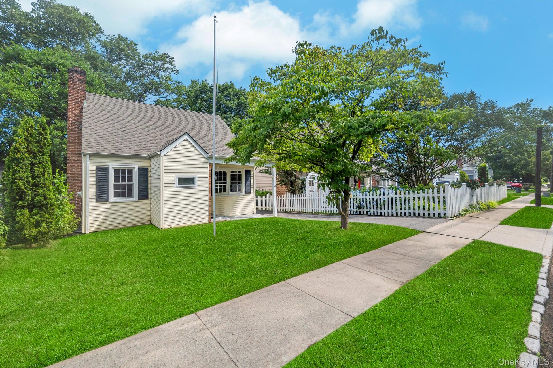 Port Washington, New York, 11050, United States, 3 Bedrooms Bedrooms, ,2 BathroomsBathrooms,Residential,For Sale,1882705