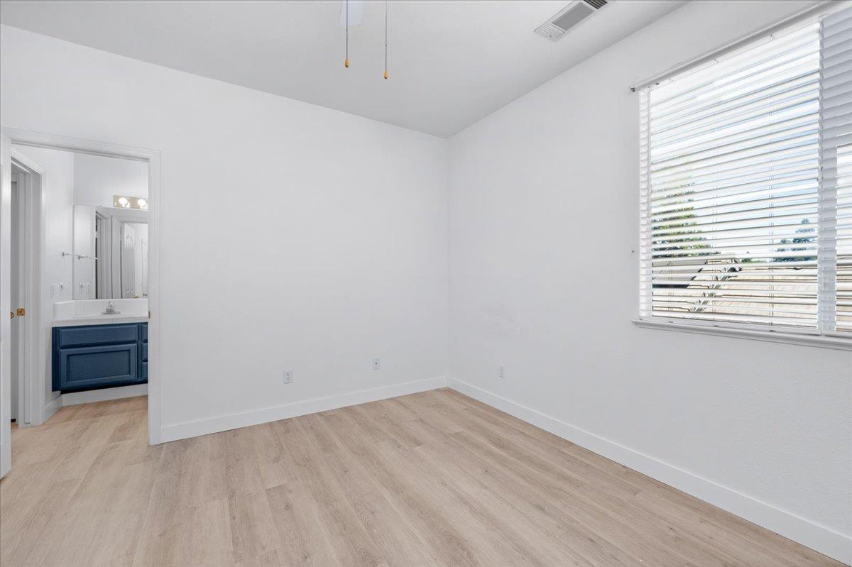 Clovis, California, 93611, United States, 5 Bedrooms Bedrooms, ,3 BathroomsBathrooms,Residential,For Sale,1924098