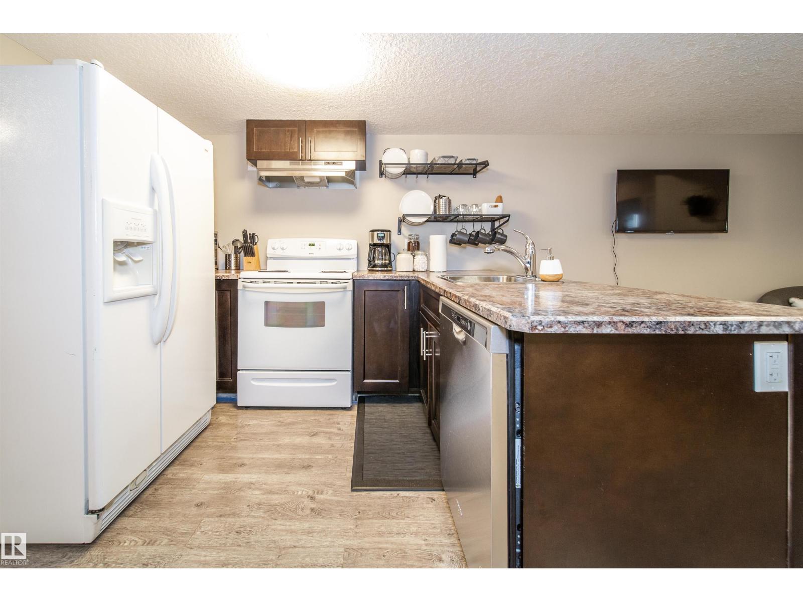 EDMONTON, Alberta, T5R 1N1, CA, 5 Bedrooms Bedrooms, ,3 BathroomsBathrooms,Residential,For Sale,1913571