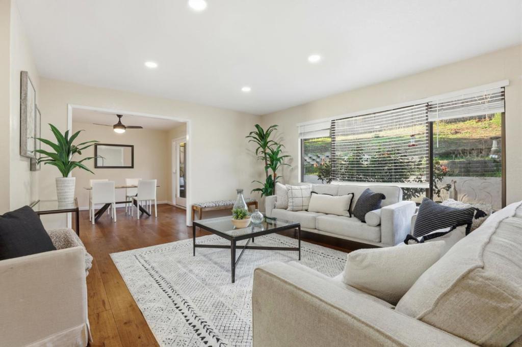 Hollister, California, 95023, United States, 3 Bedrooms Bedrooms, ,2 BathroomsBathrooms,Residential,For Sale,2005806