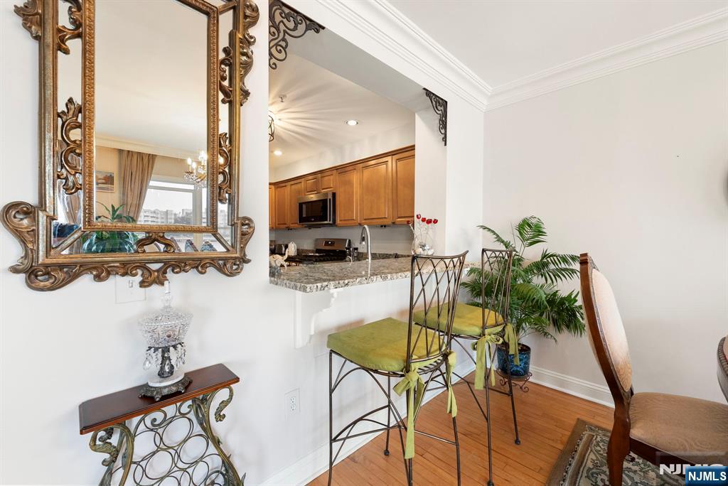Edgewater, New Jersey, 07020, United States, 2 Bedrooms Bedrooms, ,2 BathroomsBathrooms,Residential,For Sale,1934539