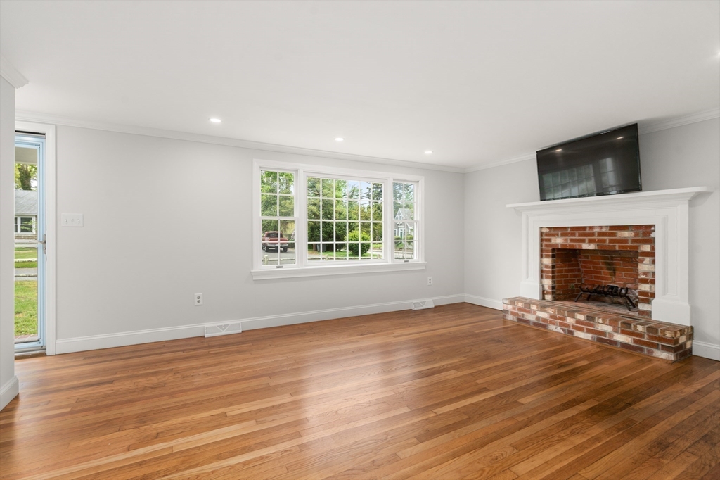 Barnstable, Massachusetts, 02601, United States, 4 Bedrooms Bedrooms, ,3 BathroomsBathrooms,Residential,For Sale,1826460