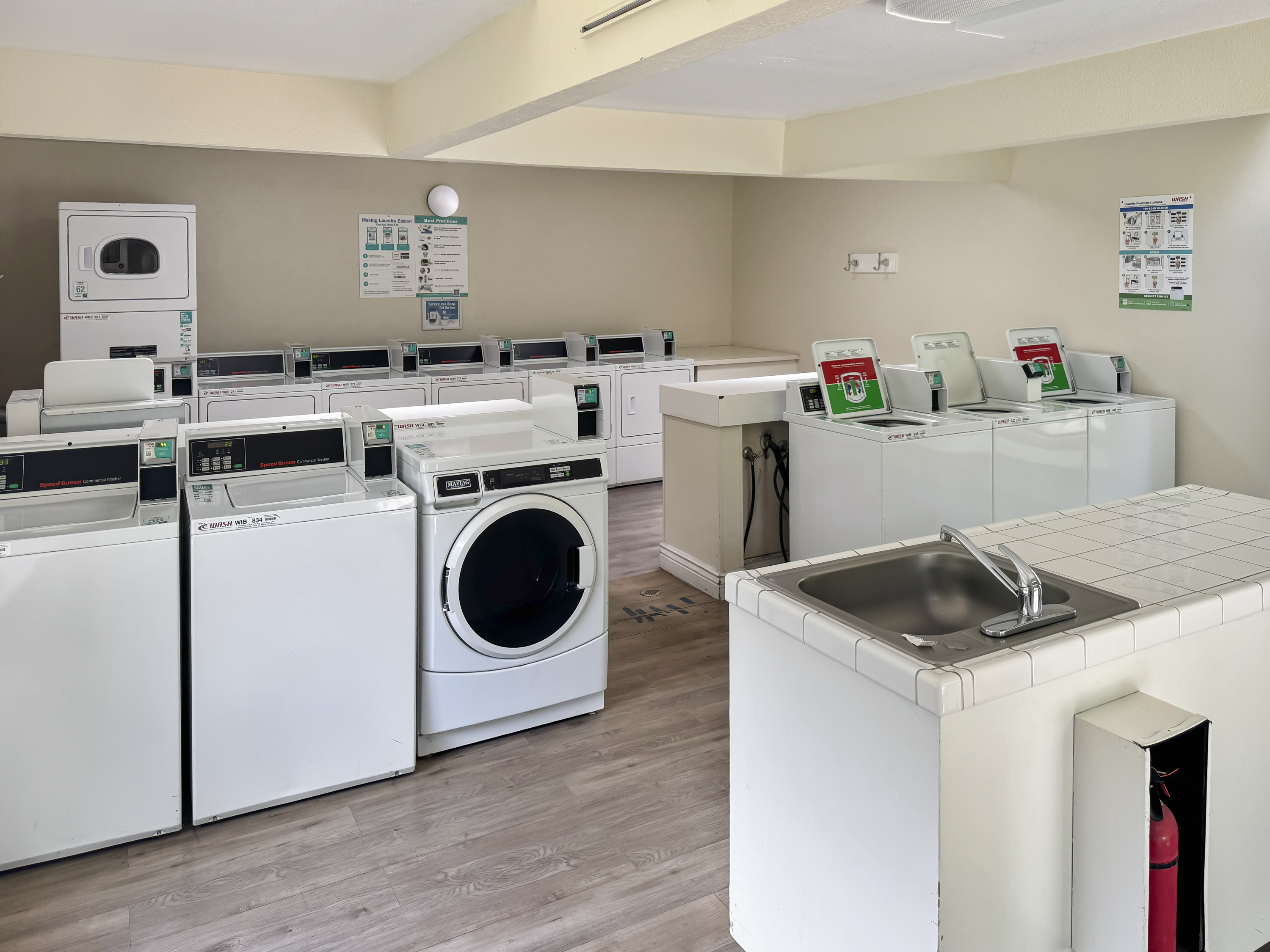  709 Woodside Lane East #2, Sacramento, CA 95825 - 物件實景
