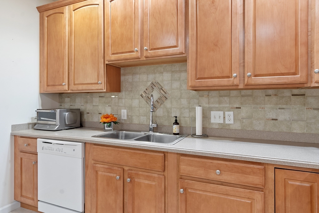 Andover, Massachusetts, 01810, United States, 2 Bedrooms Bedrooms, ,1 BathroomBathrooms,Residential,For Sale,1950822