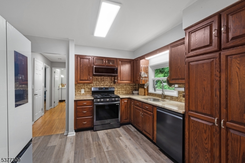 Sparta Twp., New Jersey, 07871, United States, 3 Bedrooms Bedrooms, ,2 BathroomsBathrooms,Residential,For Sale,1910998