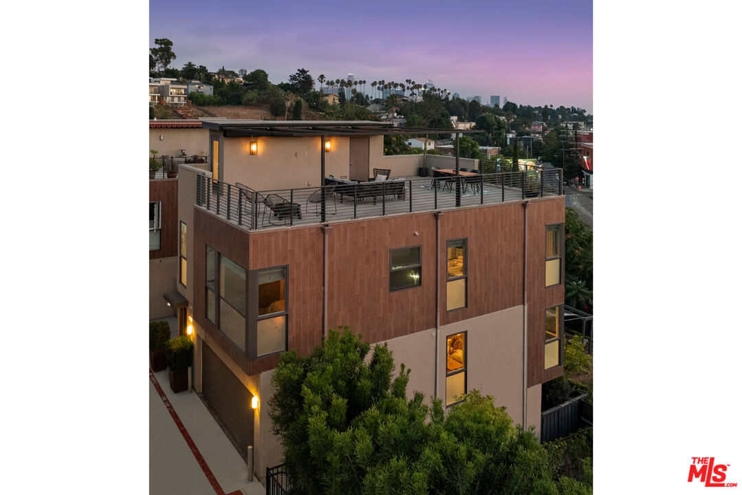 Los Angeles, California, 90026, United States, 3 Bedrooms Bedrooms, ,4 BathroomsBathrooms,Residential,For Sale,1927240