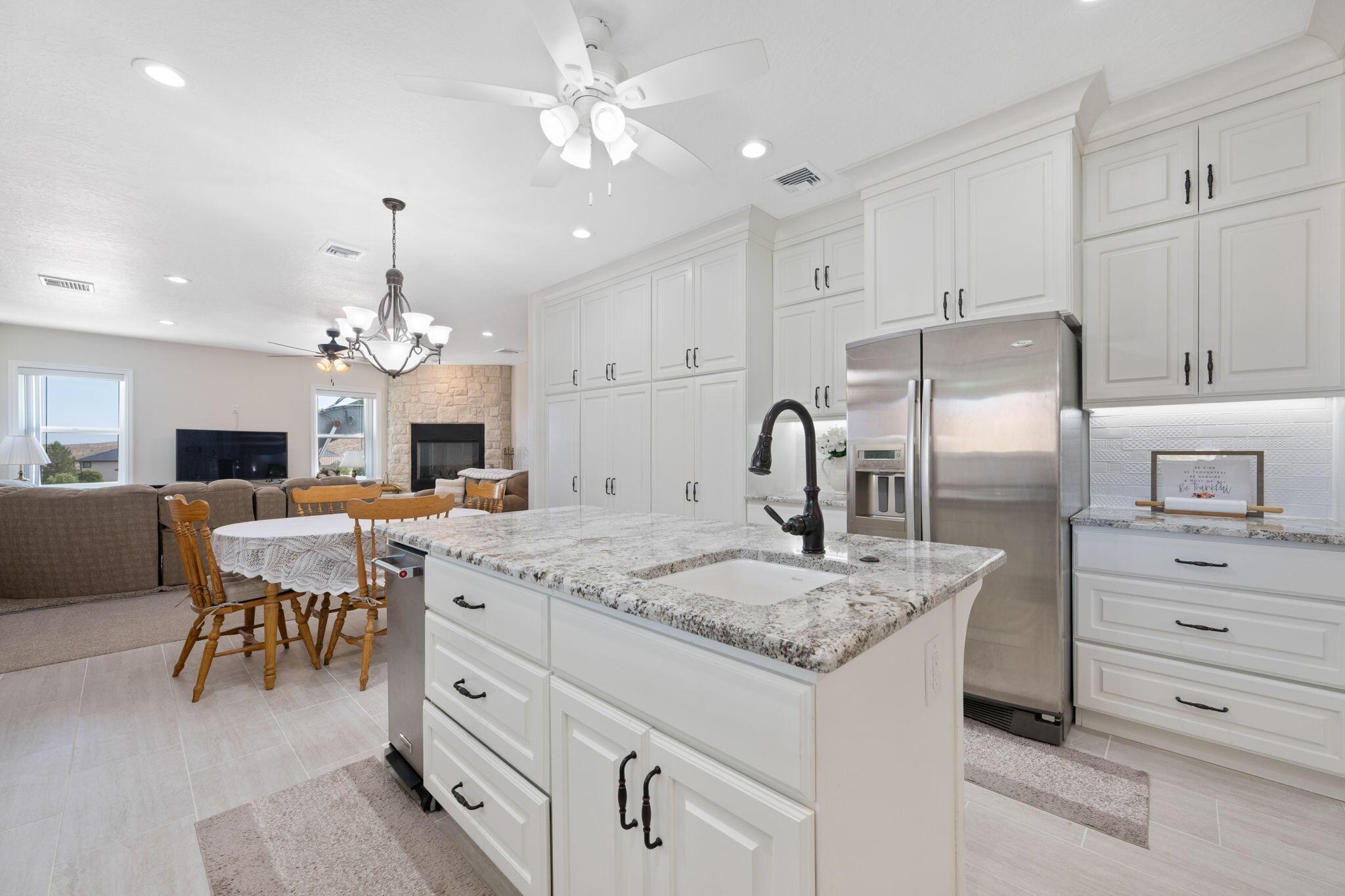 Leeds, Utah, 84746, United States, 5 Bedrooms Bedrooms, ,3 BathroomsBathrooms,Residential,For Sale,1914363