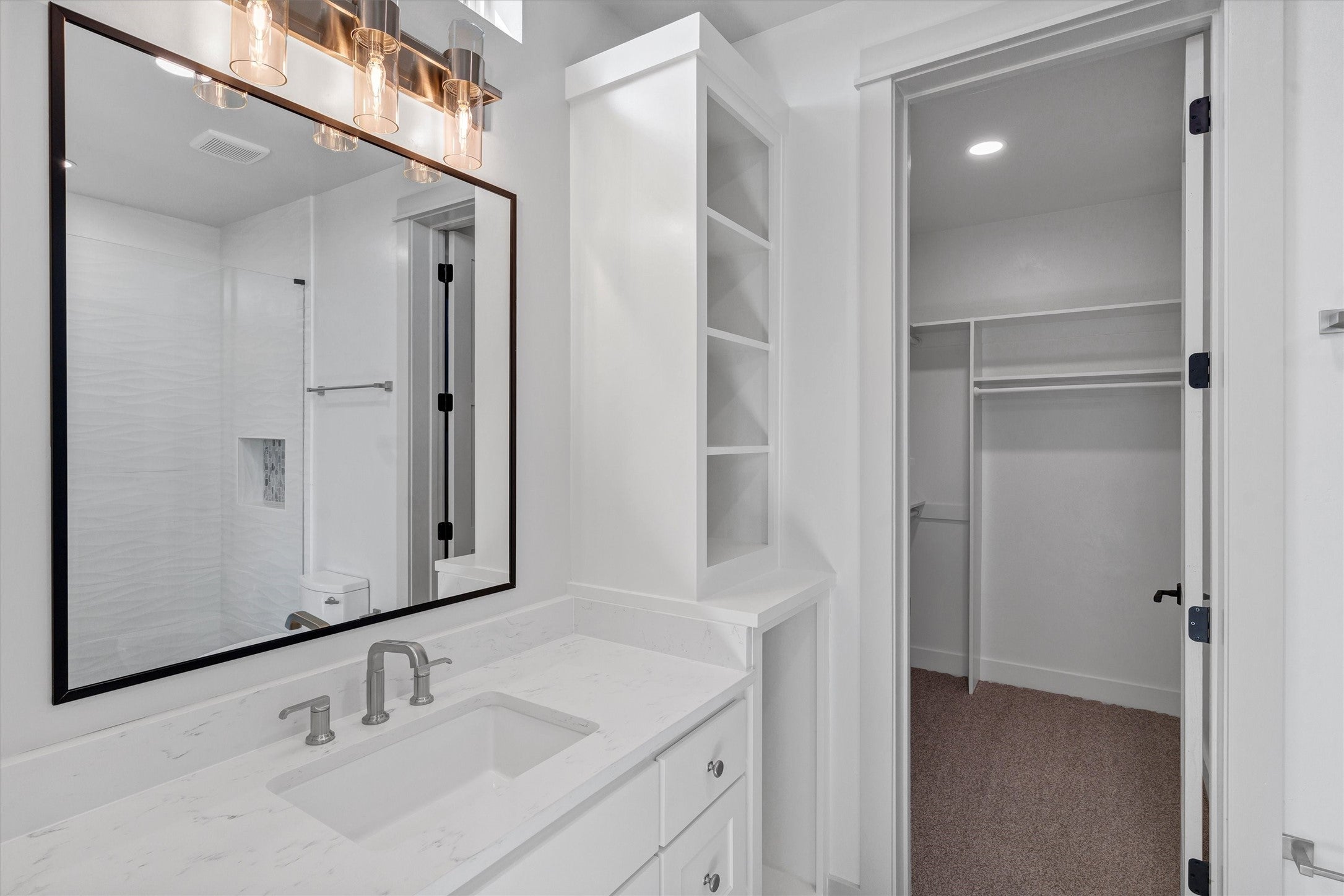 Graford, Texas, 76449, United States, 5 Bedrooms Bedrooms, ,6 BathroomsBathrooms,Residential,For Sale,1980224