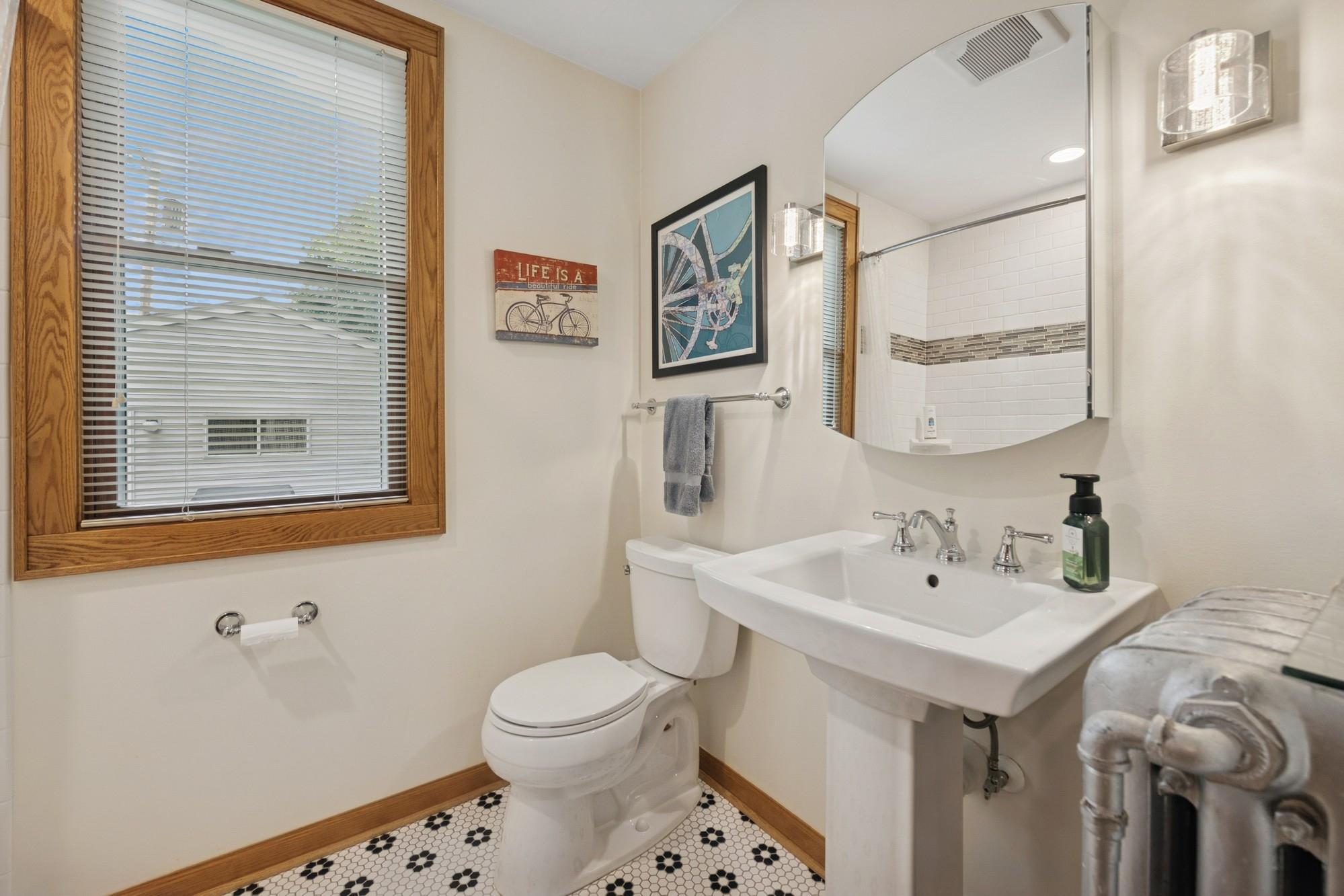 Minneapolis, Minnesota, 55408, United States, 4 Bedrooms Bedrooms, ,2 BathroomsBathrooms,Residential,For Sale,1919825