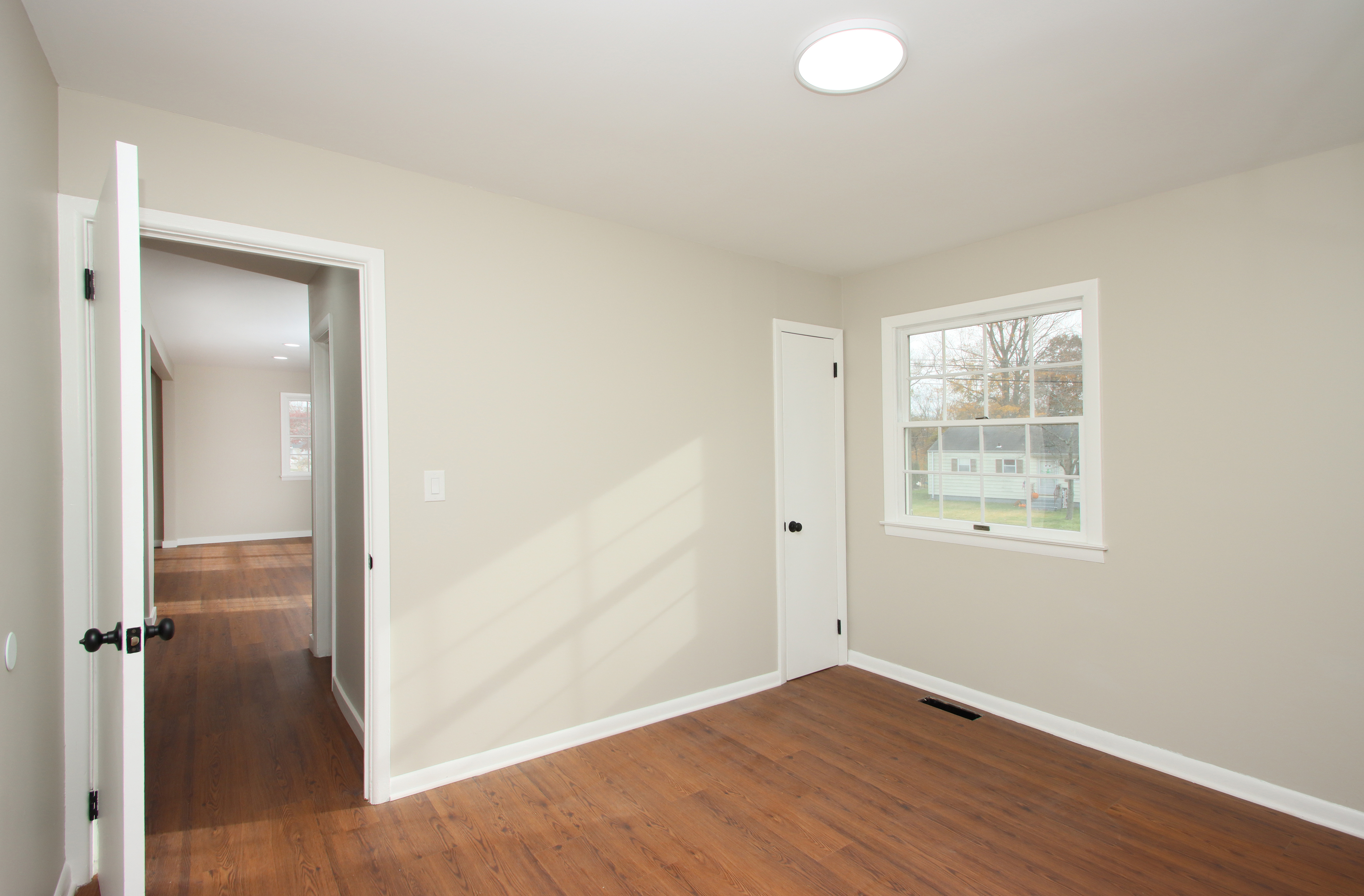 Milford, Connecticut, 06460, United States, 4 Bedrooms Bedrooms, ,2 BathroomsBathrooms,Residential,For Sale,1993433