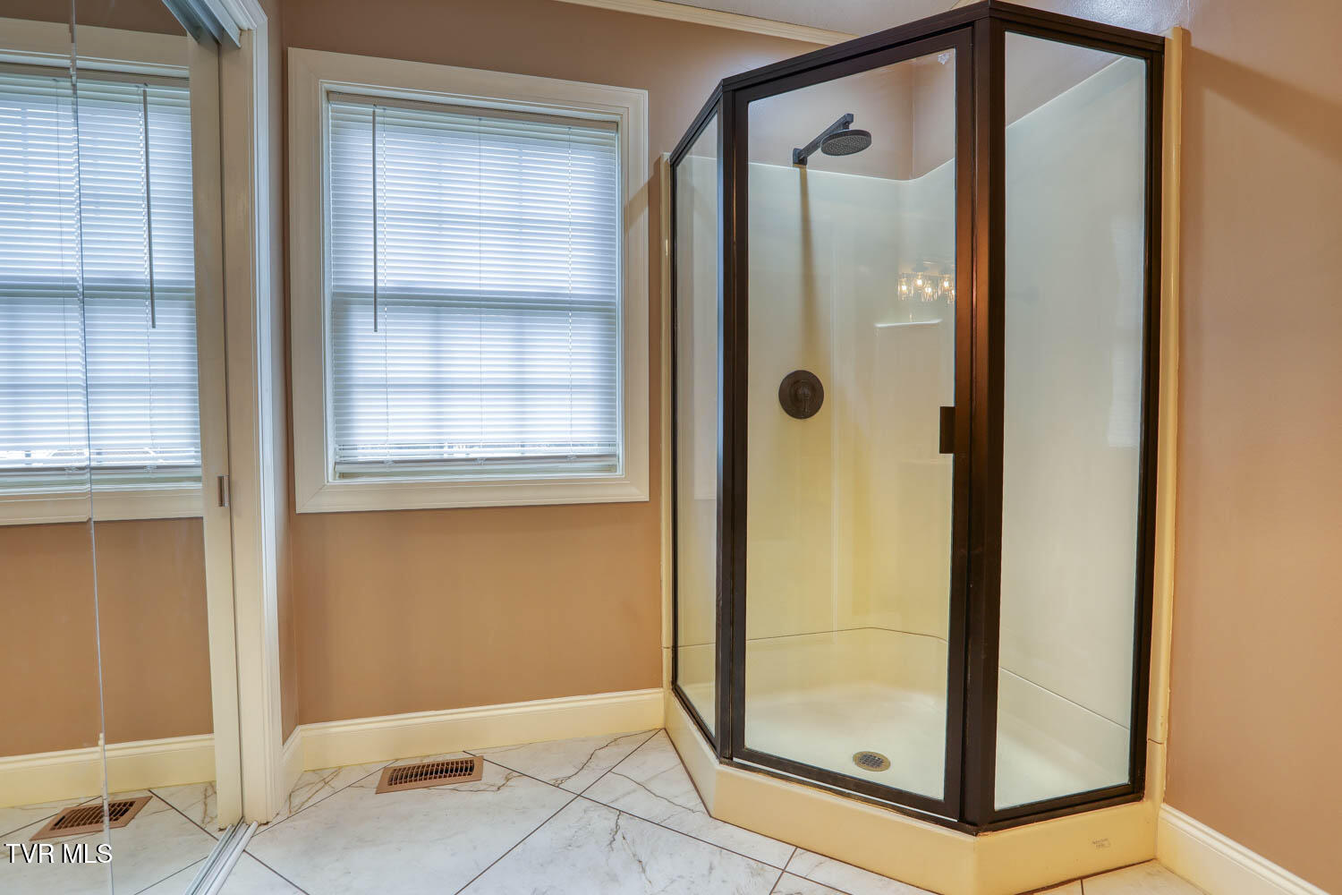 Rogersville, Tennessee, 37857, United States, 4 Bedrooms Bedrooms, ,4 BathroomsBathrooms,Residential,For Sale,1977931