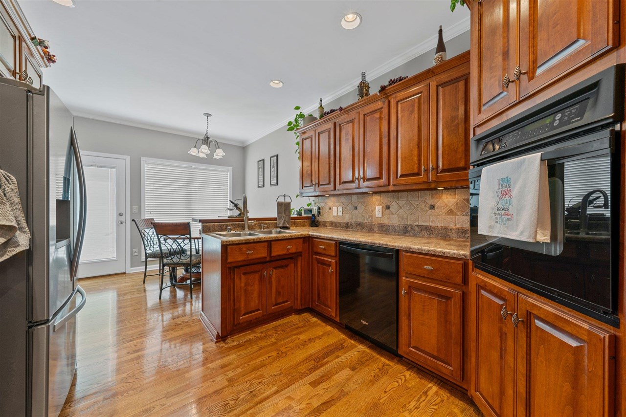 Bowling Green, Kentucky, 42104, United States, 6 Bedrooms Bedrooms, ,4 BathroomsBathrooms,Residential,For Sale,1882789
