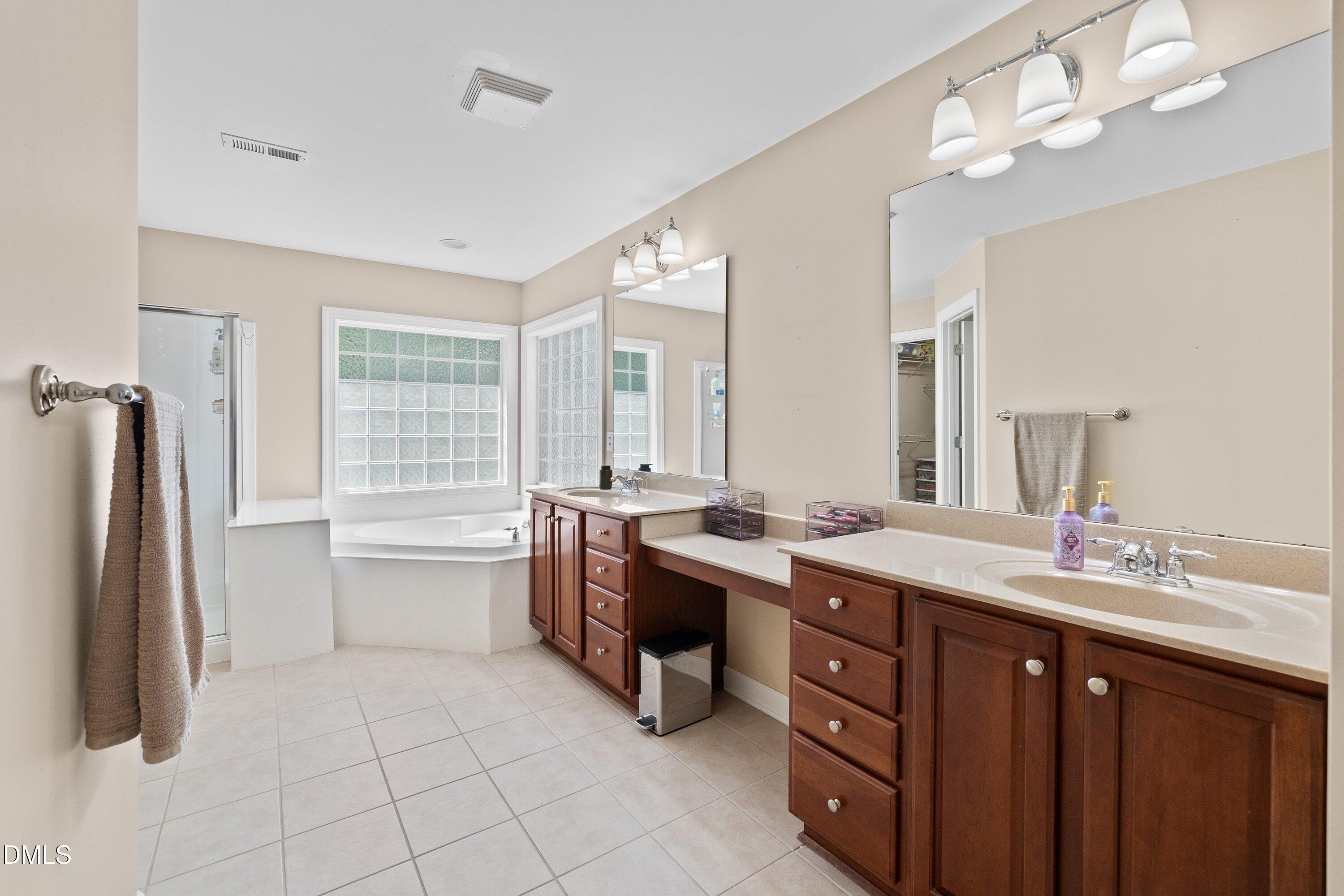 Apex, North Carolina, 27502, United States, 5 Bedrooms Bedrooms, ,4 BathroomsBathrooms,Residential,For Sale,1947083