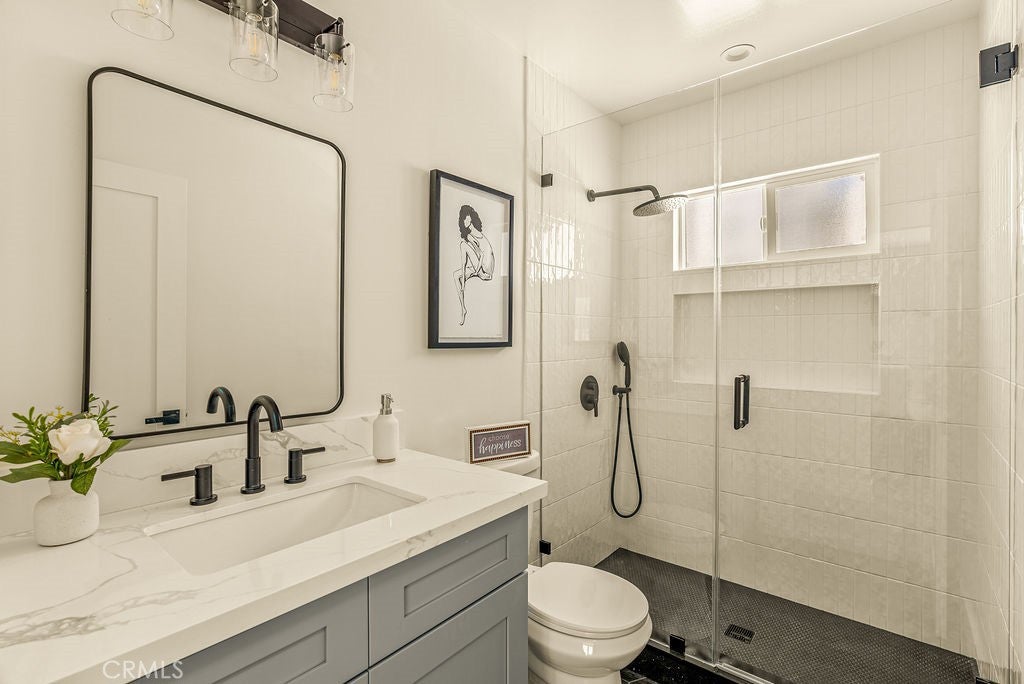 Los Angeles, California, 90018, United States, 3 Bedrooms Bedrooms, ,2 BathroomsBathrooms,Residential,For Sale,1905808