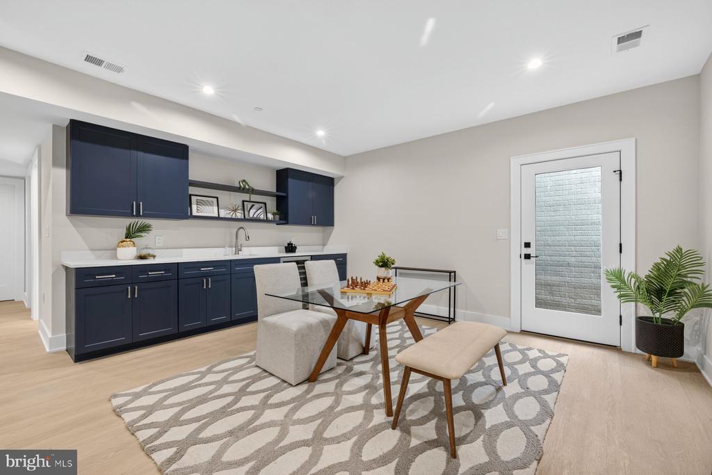 Kensington, Maryland, 20895, United States, 5 Bedrooms Bedrooms, ,5 BathroomsBathrooms,Residential,For Sale,2048532