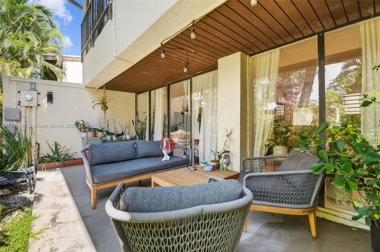 Miami, Florida, 33180, United States, 3 Bedrooms Bedrooms, ,3 BathroomsBathrooms,Residential,For Sale,1961045