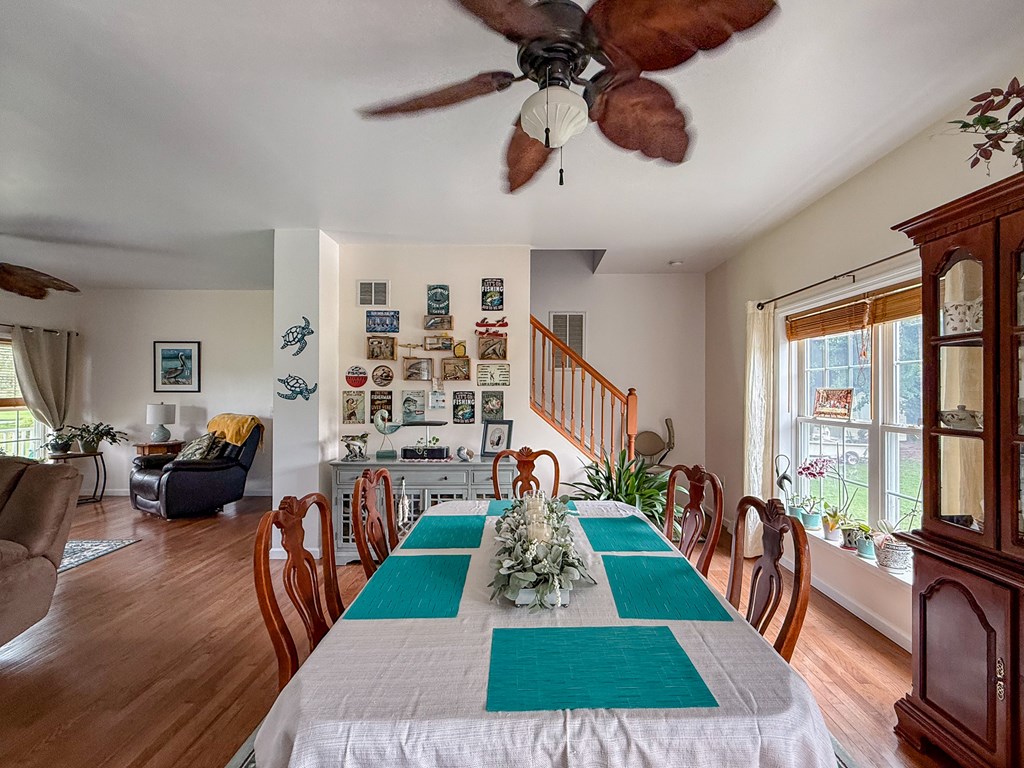Craddockville, Virginia, 23341, United States, 4 Bedrooms Bedrooms, ,3 BathroomsBathrooms,Residential,For Sale,1891575