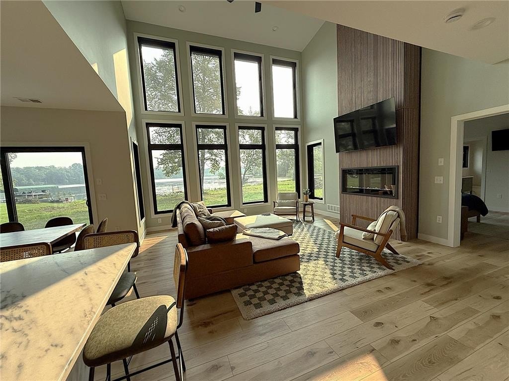 Alexandria, Minnesota, 56308, United States, 4 Bedrooms Bedrooms, ,2 BathroomsBathrooms,Residential,For Sale,2019044
