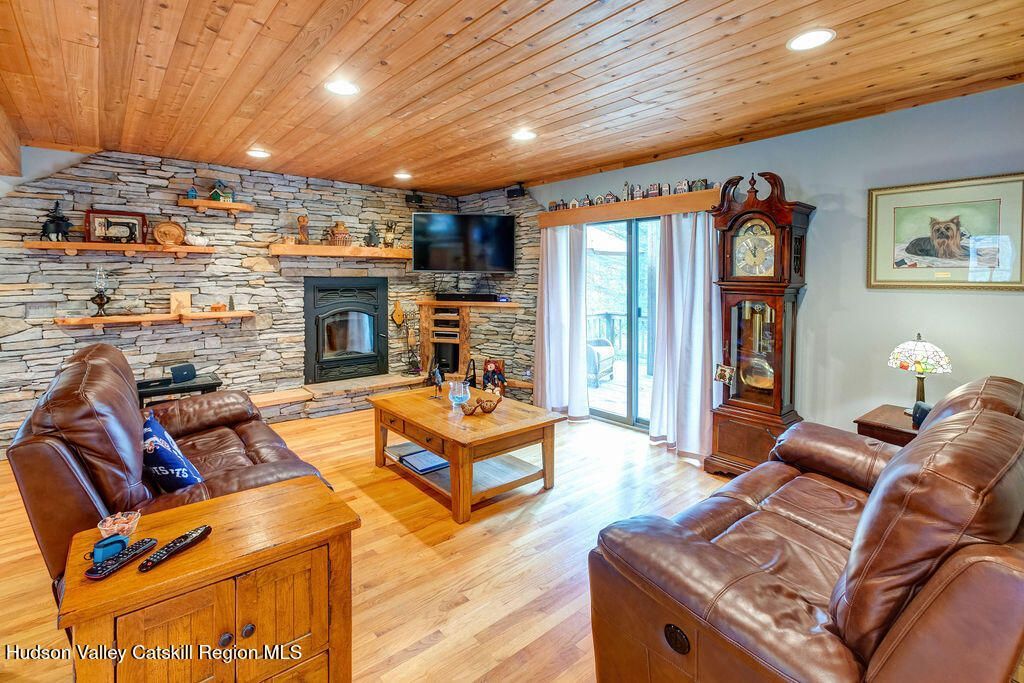 Highmount, New York, 12441, United States, 4 Bedrooms Bedrooms, ,3 BathroomsBathrooms,Residential,For Sale,1918667