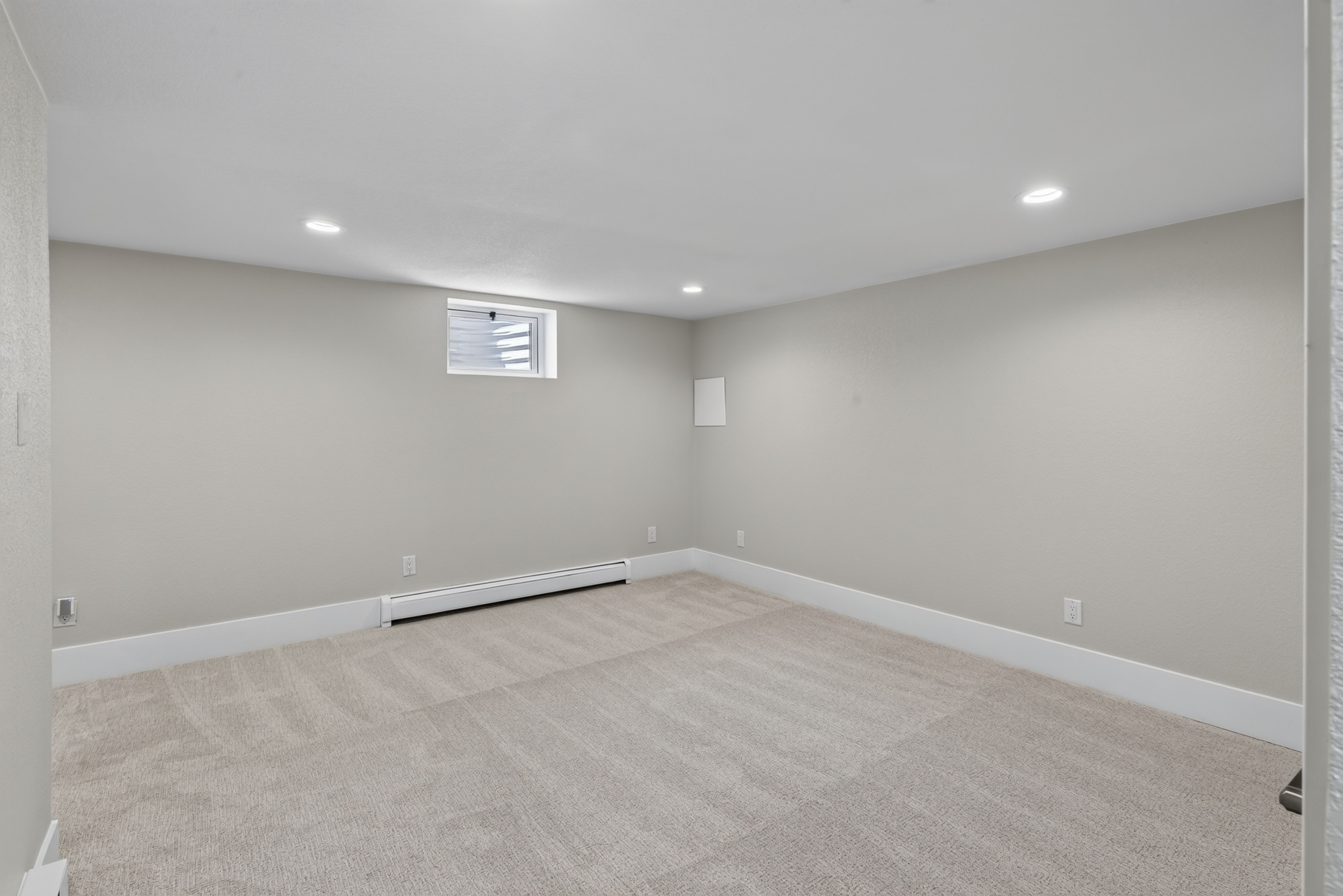  Updated, move-in ready home offers a bright, inviting floor plan - 物件實景