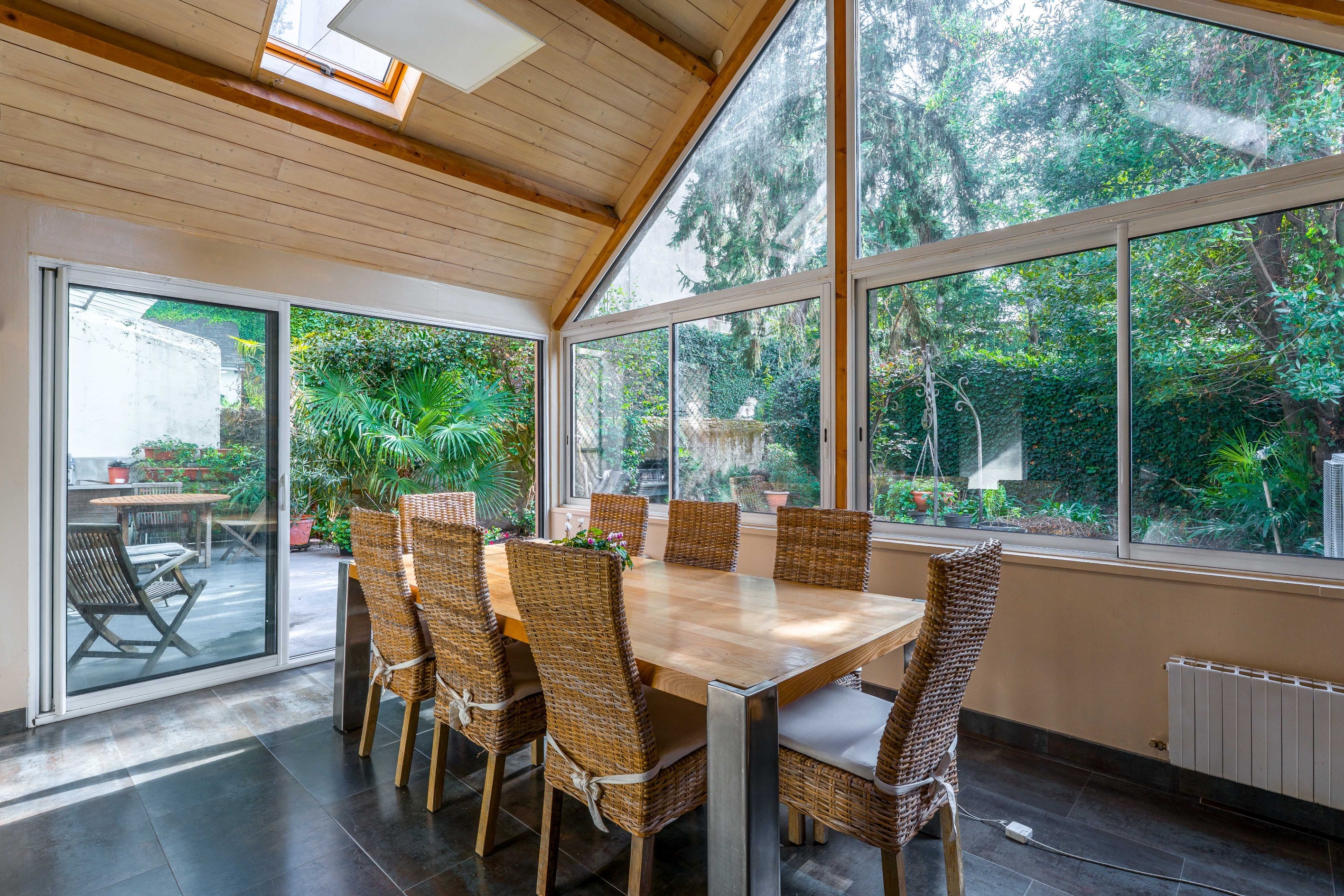  200 sqm family home with garden, just a 5-minute walk from the city centre. - 物件實景
