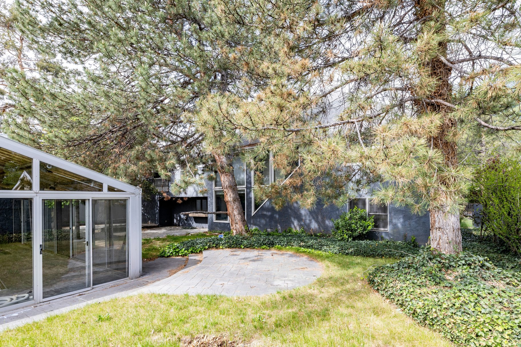  Timeless Holladay Opportunity Backing Cottonwood Club - 物件實景