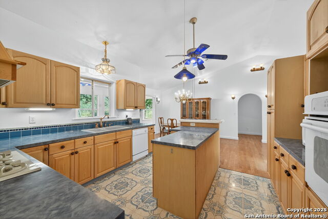 Medina, Texas, 78055, United States, 4 Bedrooms Bedrooms, ,3 BathroomsBathrooms,Residential,For Sale,1961277