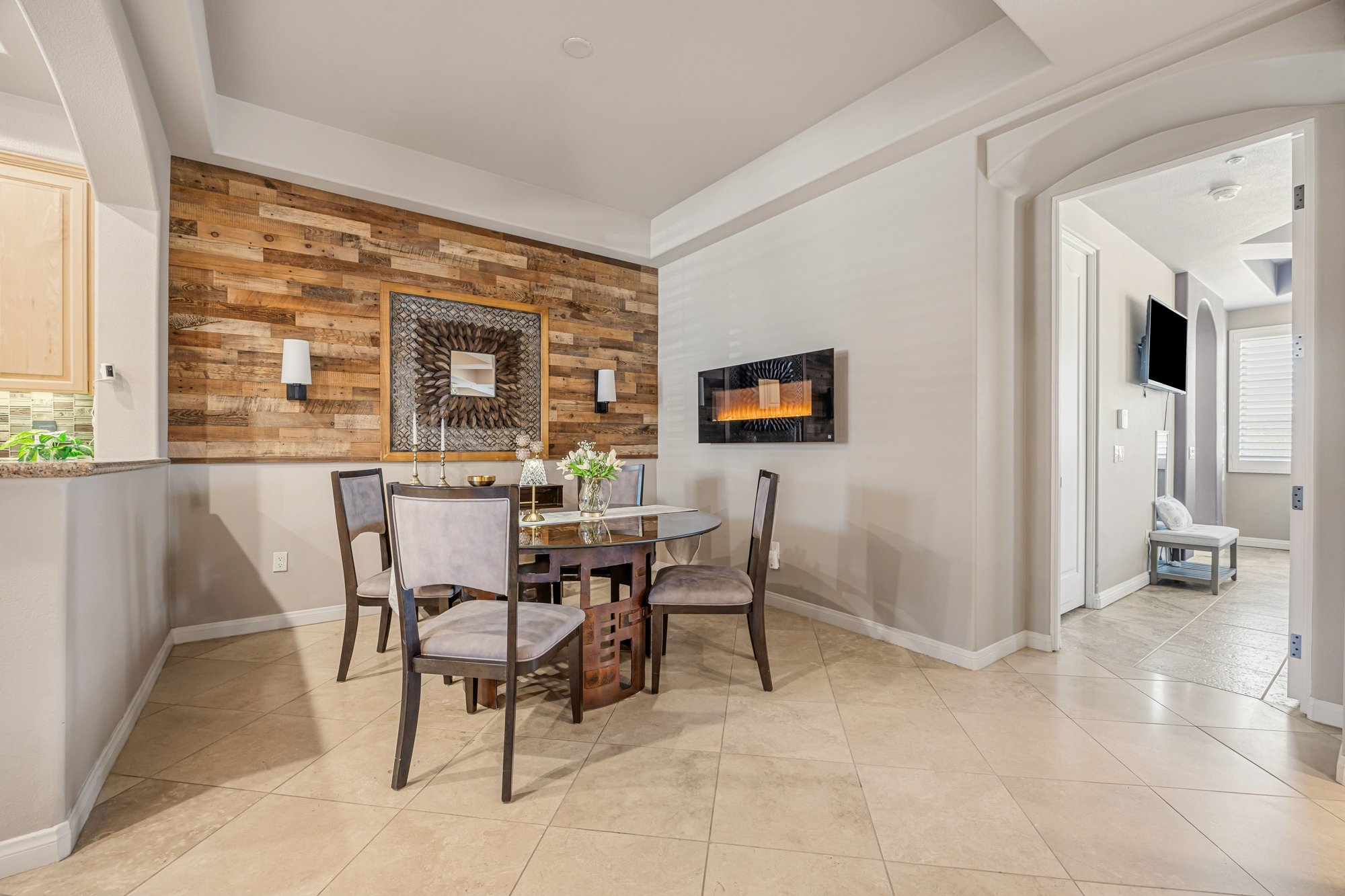  First Floor Corner Unit with Mountain Views - 物件實景
