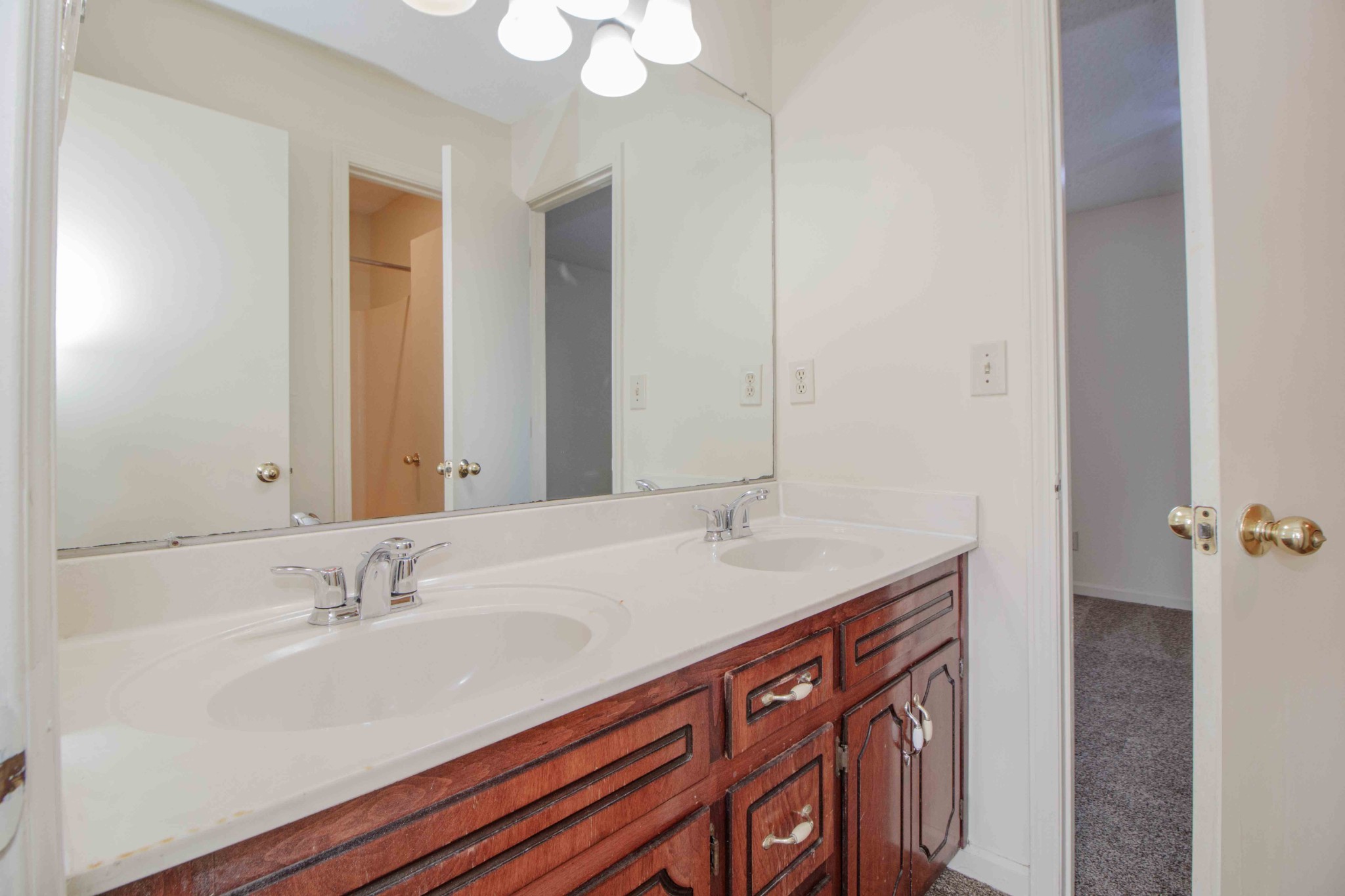 Clarksville, Tennessee, 37042, United States, ,Residential,For Sale,1943496