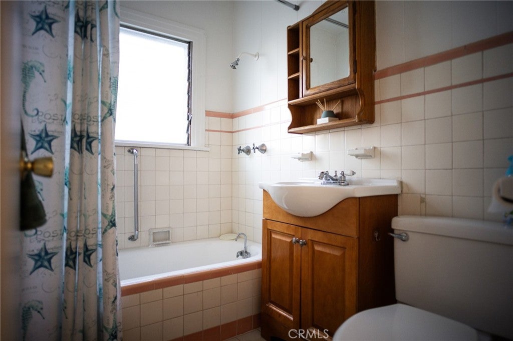 Los Angeles, California, 90065, United States, 3 Bedrooms Bedrooms, ,1 BathroomBathrooms,Residential,For Sale,1927819