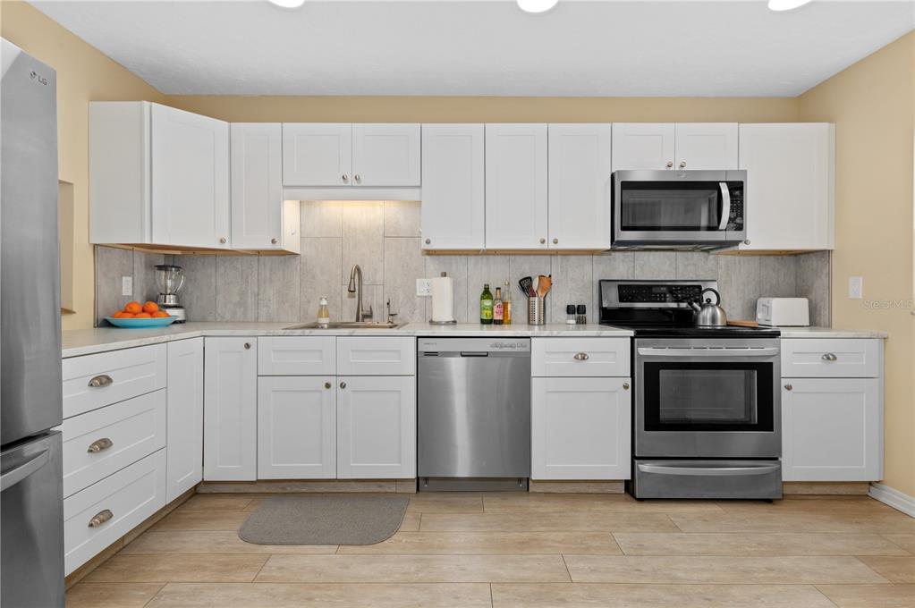 Sarasota, Florida, 34231, United States, 2 Bedrooms Bedrooms, ,2 BathroomsBathrooms,Residential,For Sale,1969119