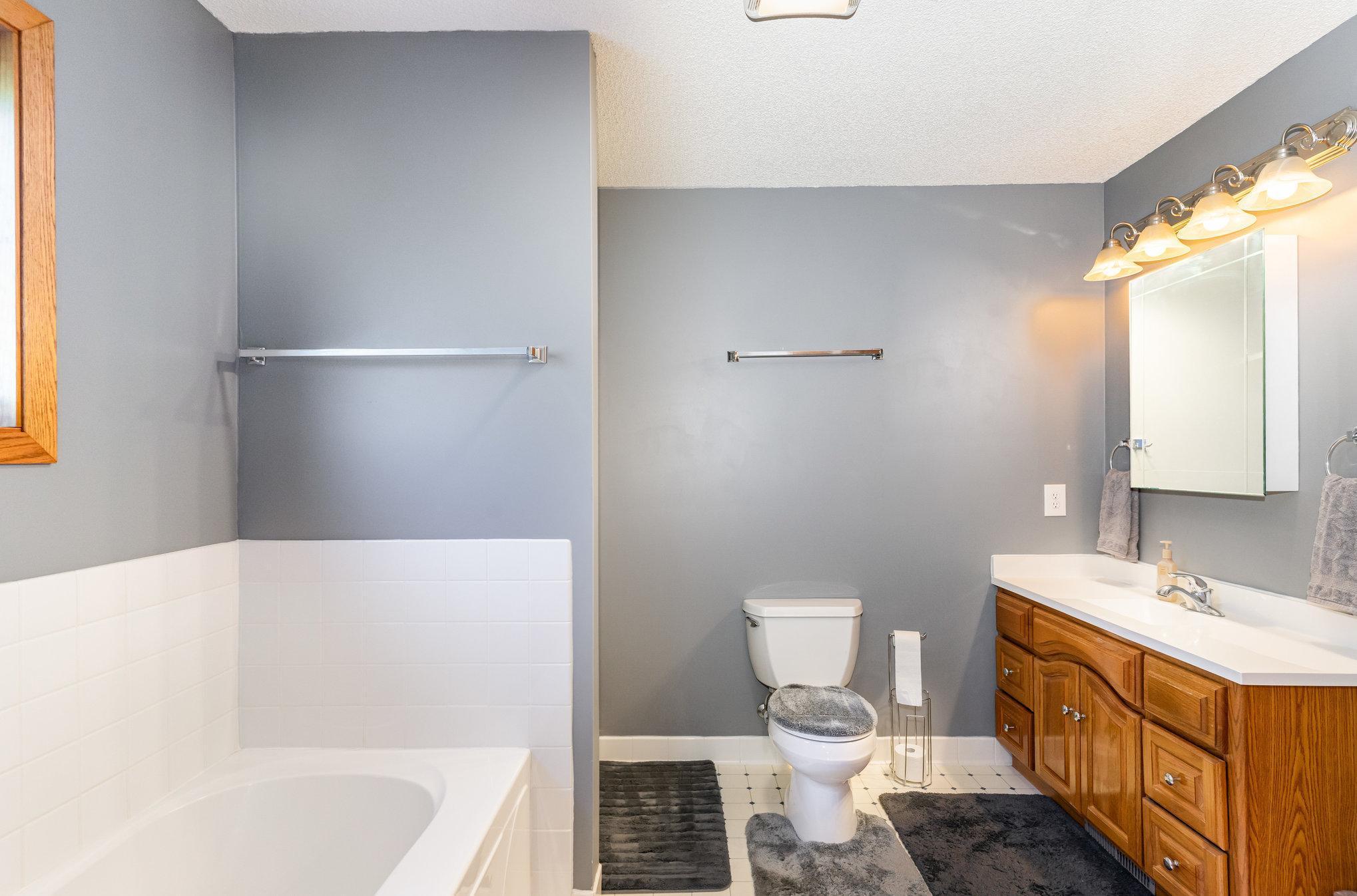 Lakeville, Minnesota, 55044, United States, 5 Bedrooms Bedrooms, ,1 BathroomBathrooms,Residential,For Sale,1989528