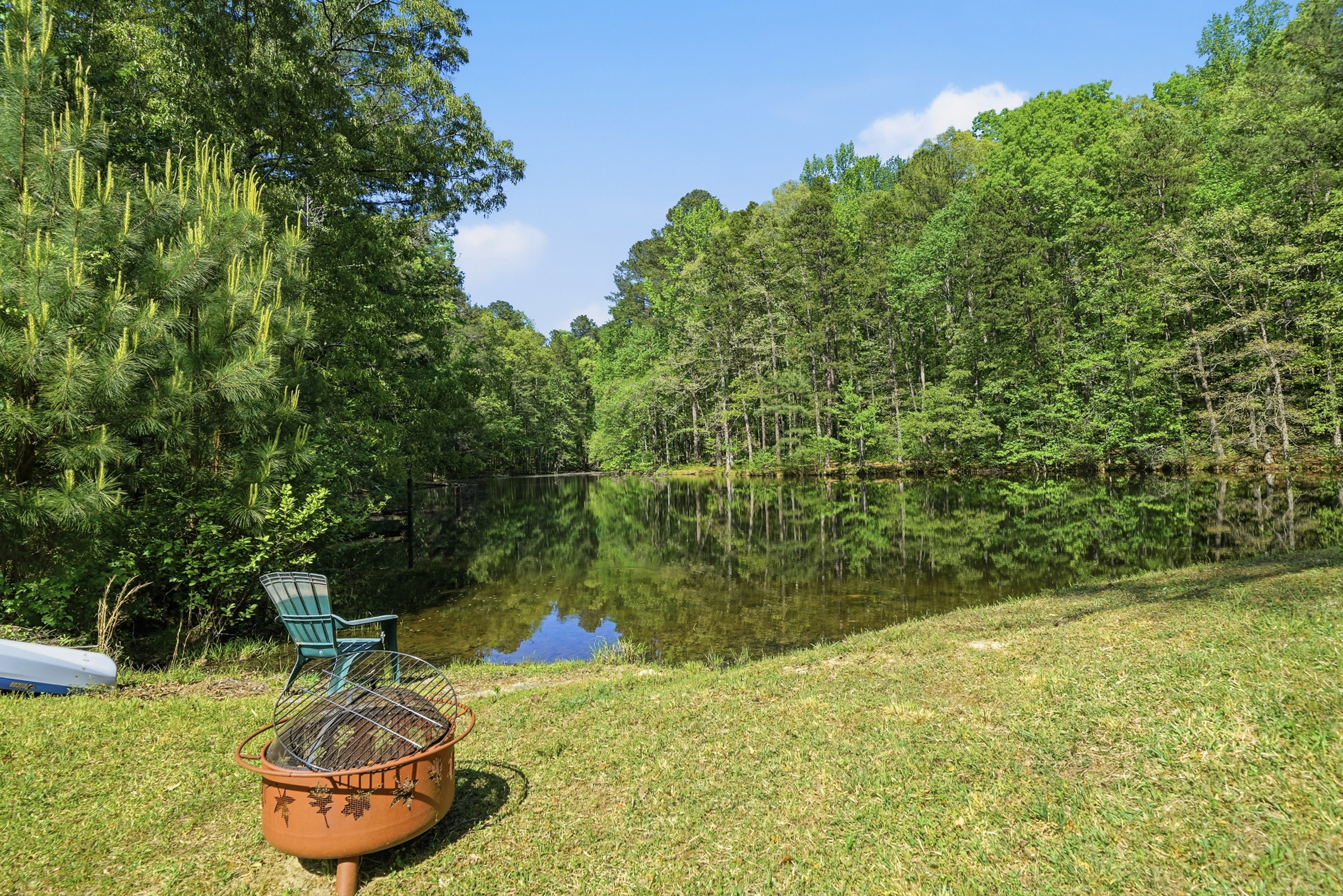  Brick Ranch Perfectly Positioned on 27 Acres with Pond - 物件實景