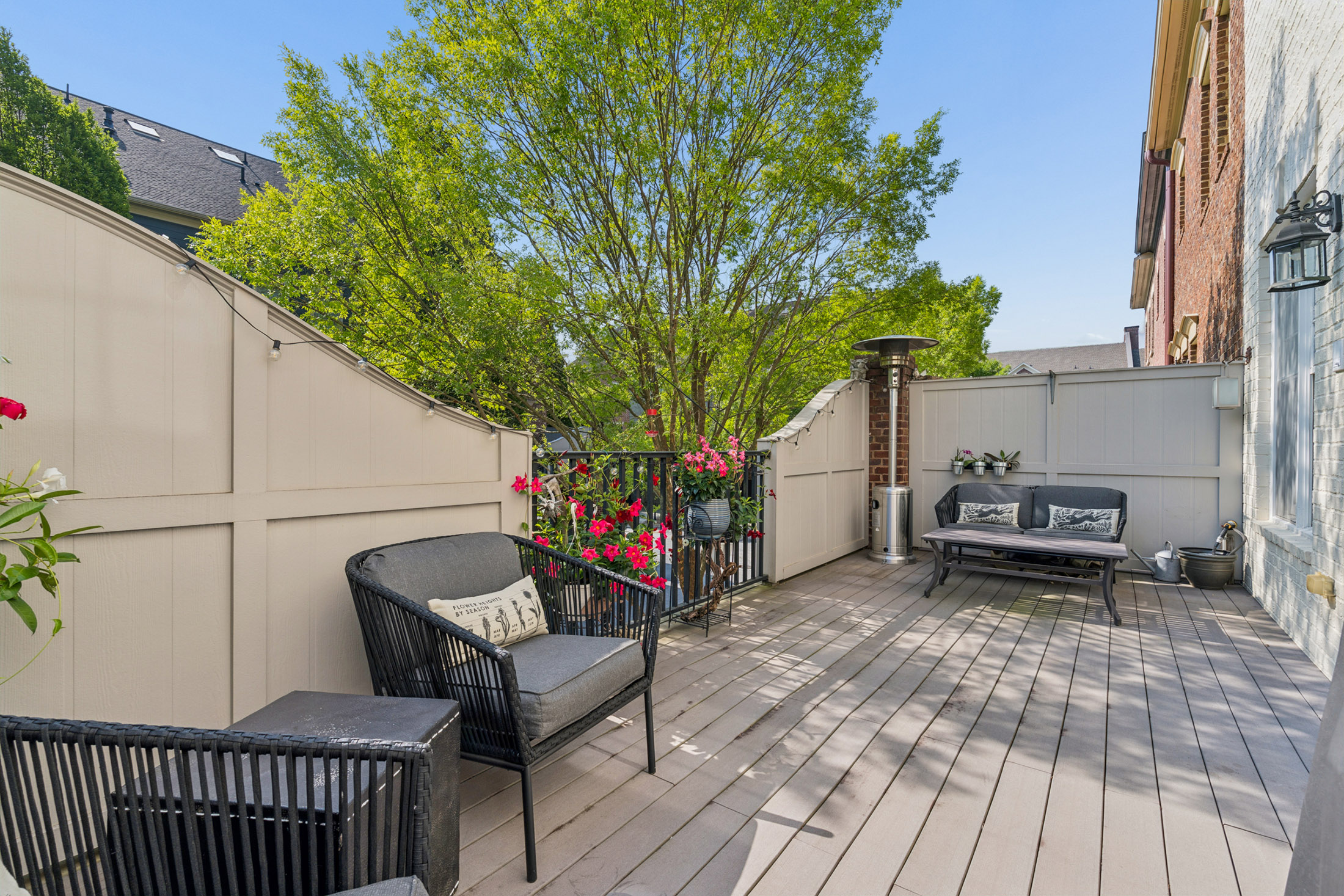  Four Level Brick Townhome with Private Elevator in Gated One Ivy Walk - 物件實景