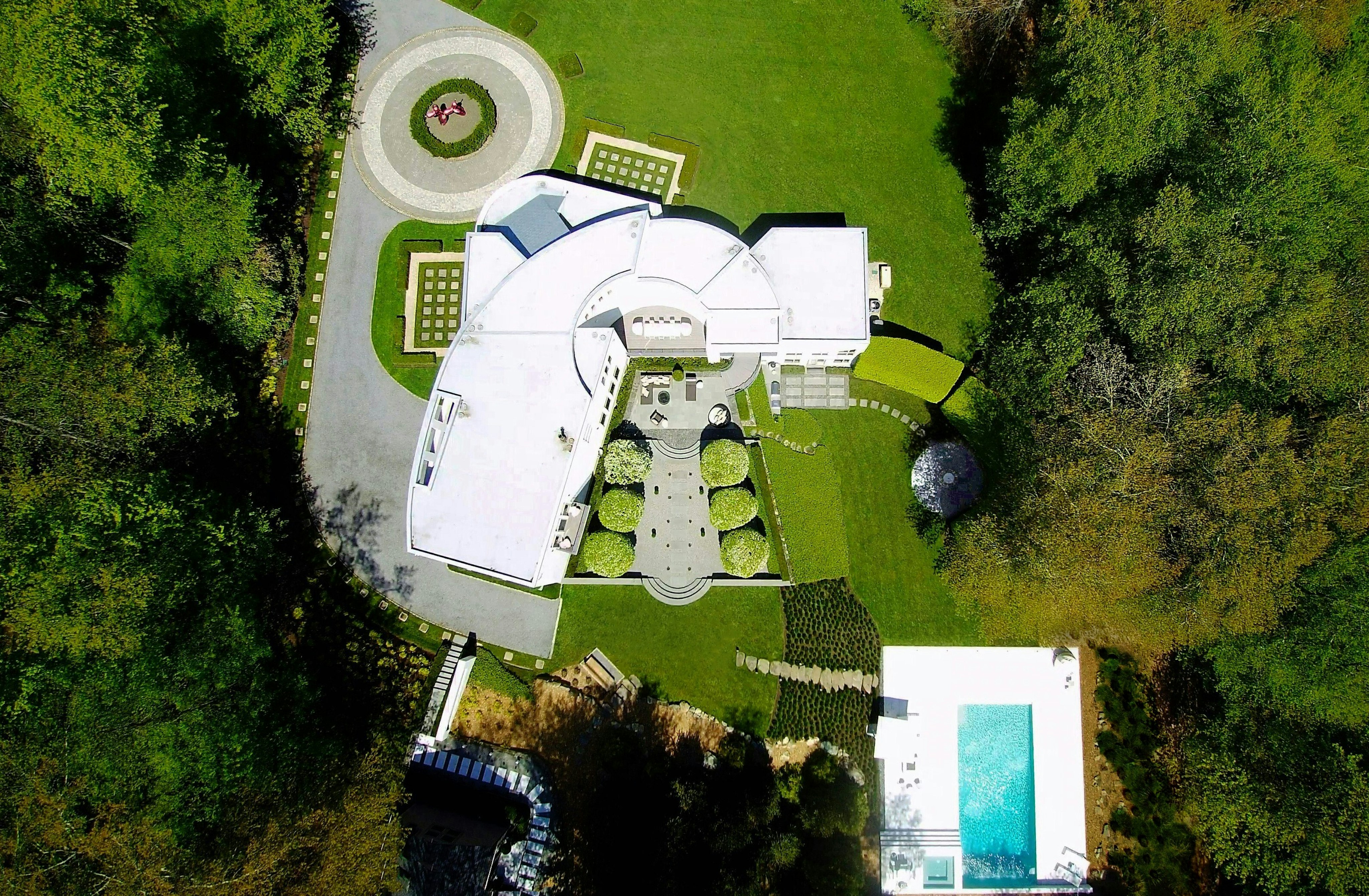  Distinguished By Architectural Clarity, Complete Privacy, And A Deeply Personal - 物件實景