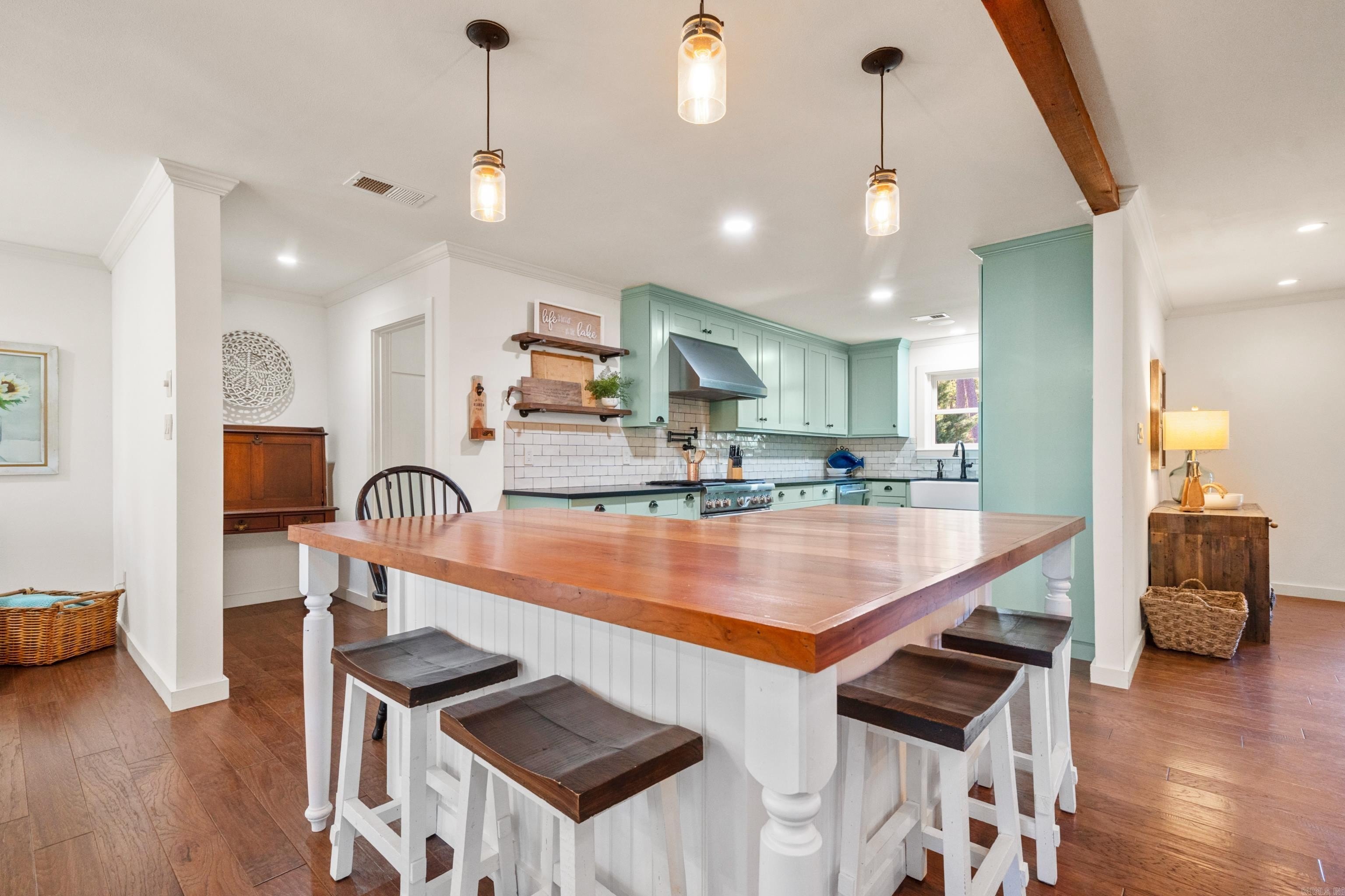 Hot Springs, Arkansas, 71913, United States, 3 Bedrooms Bedrooms, ,3 BathroomsBathrooms,Residential,For Sale,1905821