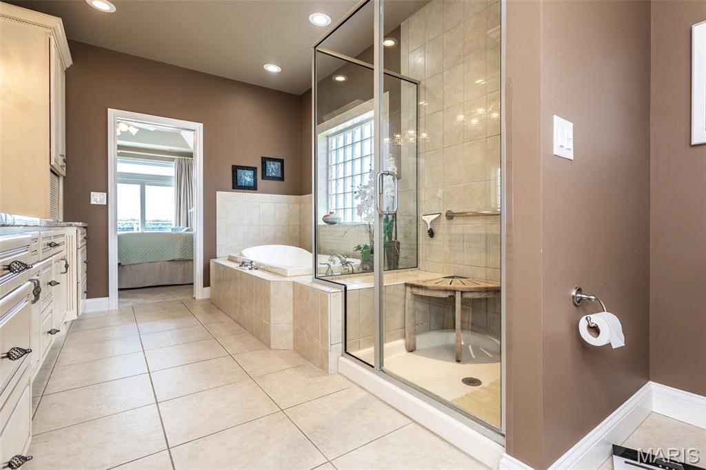 Grafton, Illinois, 62037, United States, 2 Bedrooms Bedrooms, ,2 BathroomsBathrooms,Residential,For Sale,1907573