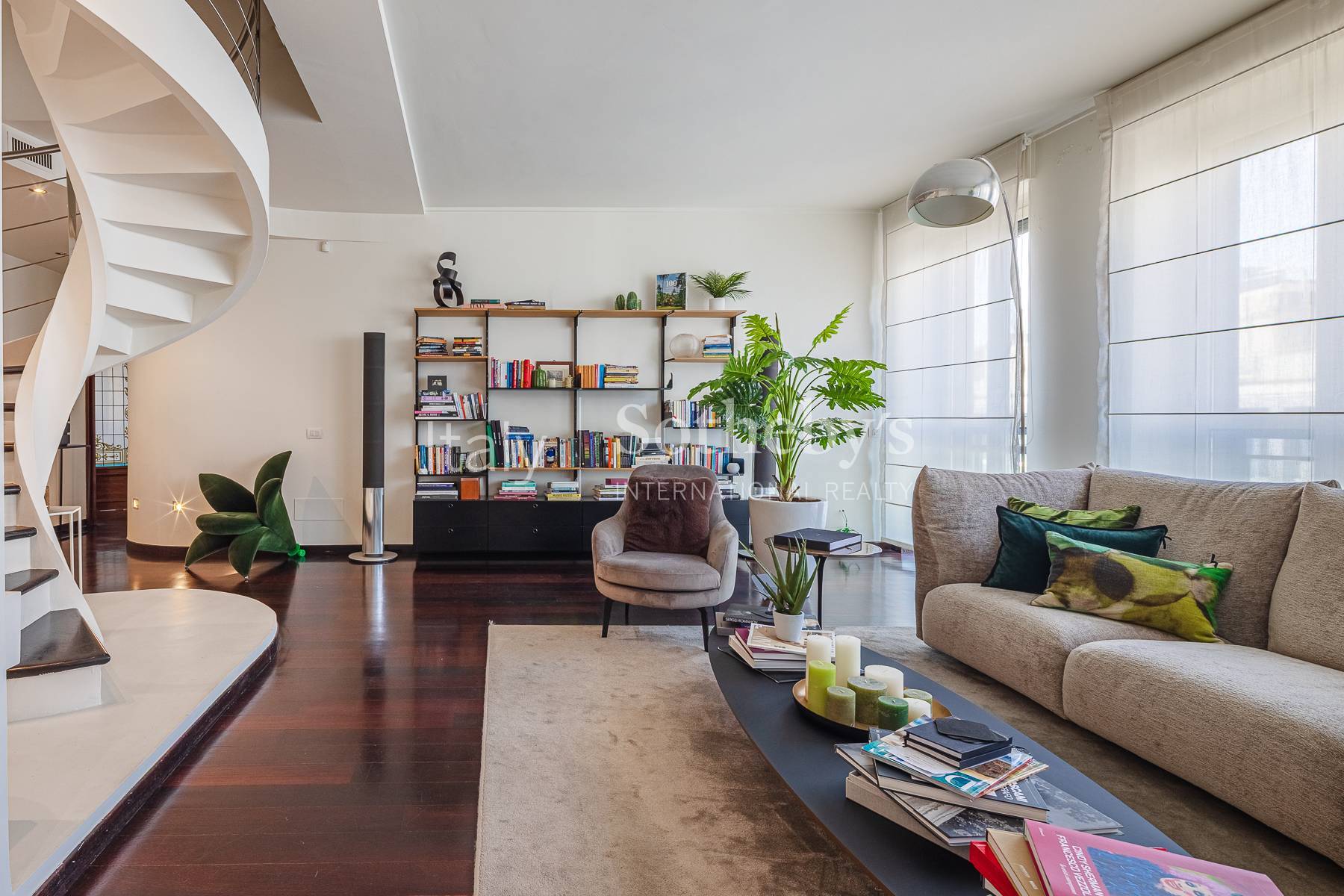  Prestigious penthouse with terrace steps from Montenapoleone - 物件實景