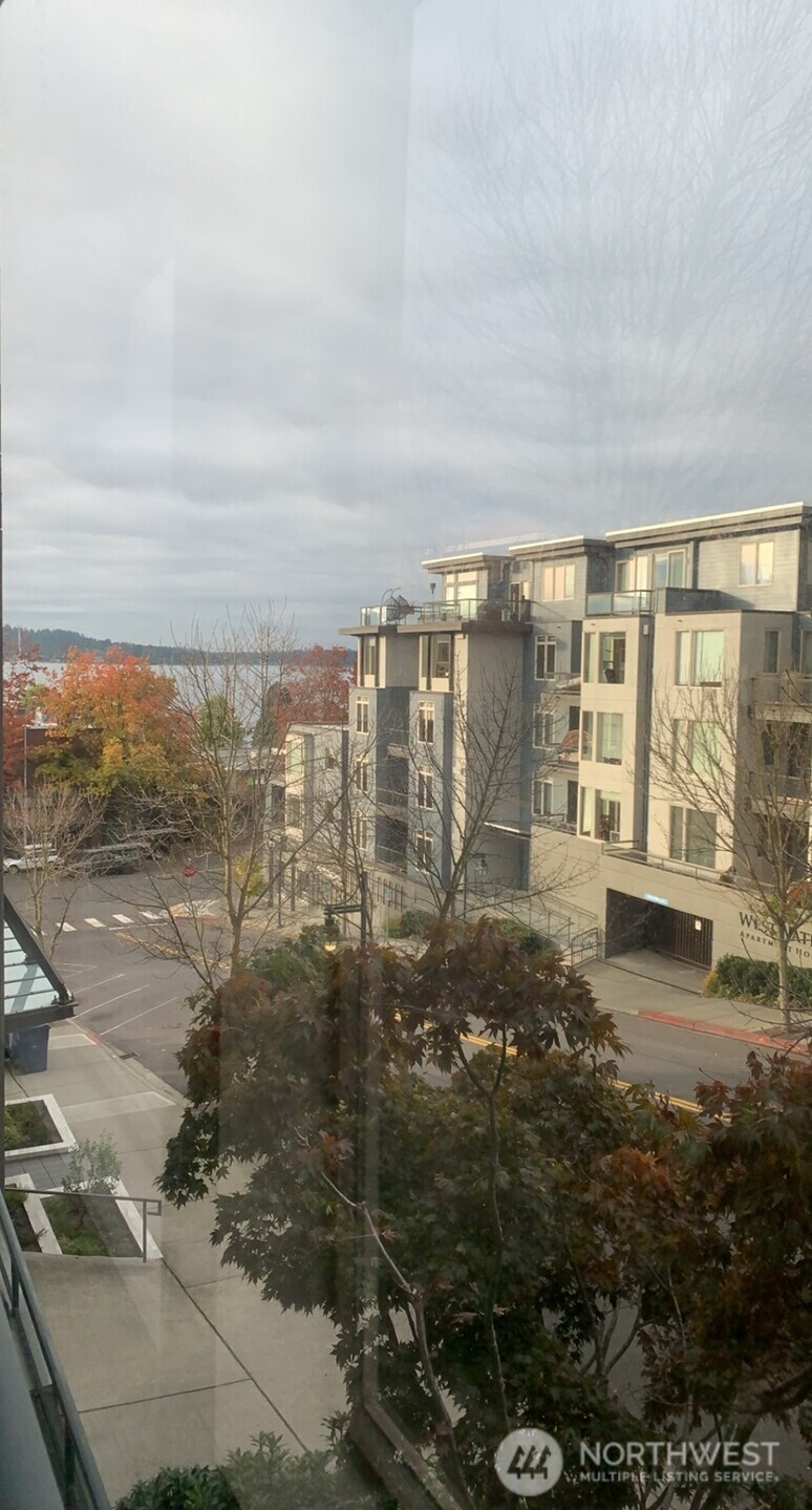 Kirkland, Washington, 98033, United States, 2 Bedrooms Bedrooms, ,2 BathroomsBathrooms,Residential,For Sale,1885386