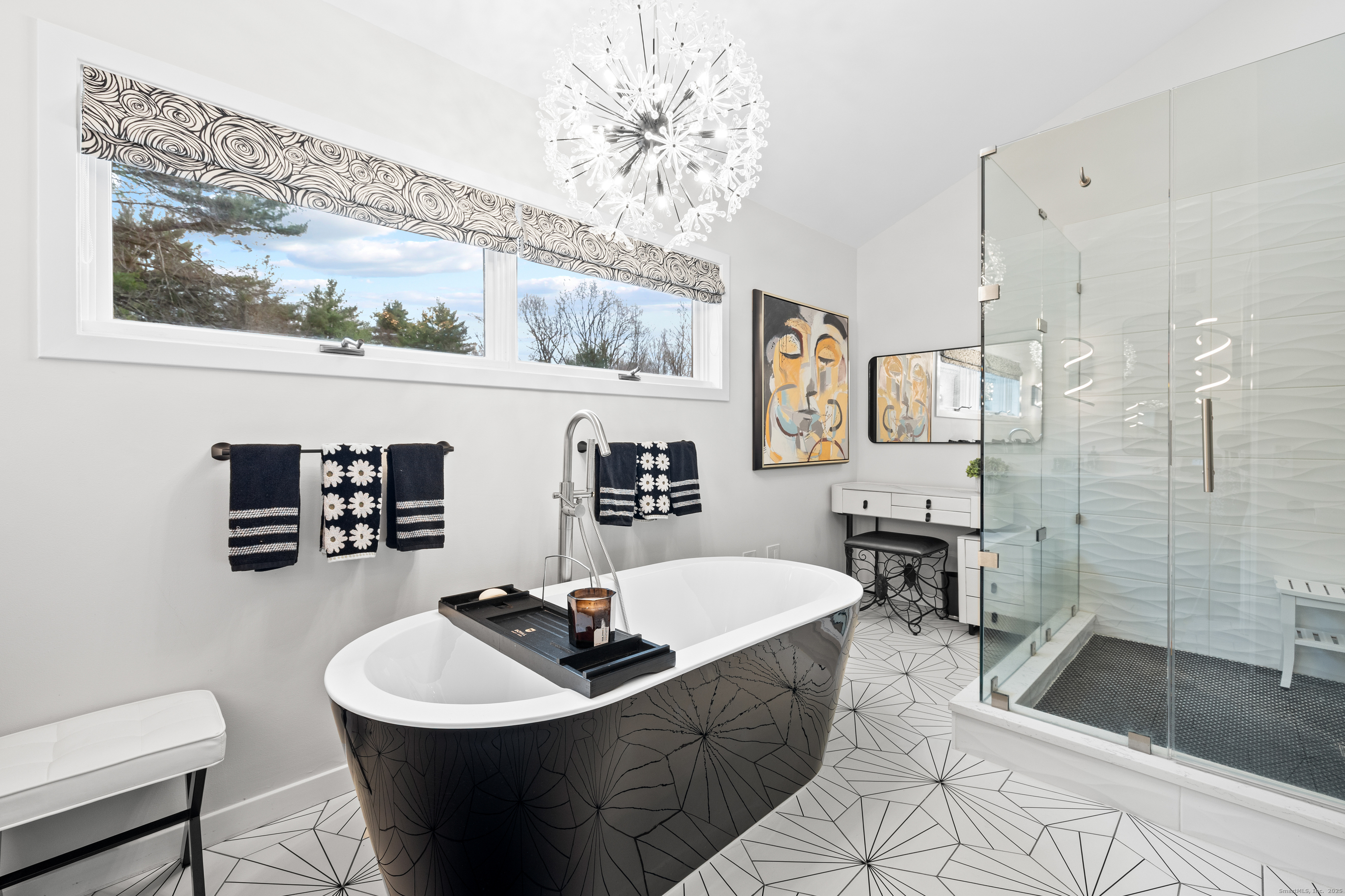 Avon, Connecticut, 06001, United States, 3 Bedrooms Bedrooms, ,4 BathroomsBathrooms,Residential,For Sale,1999811